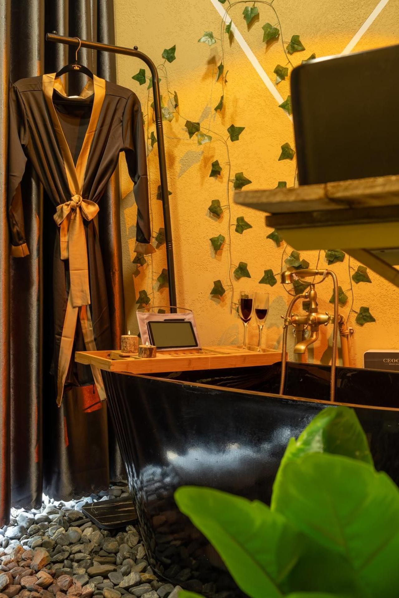 Queen Room with Spa Bath
