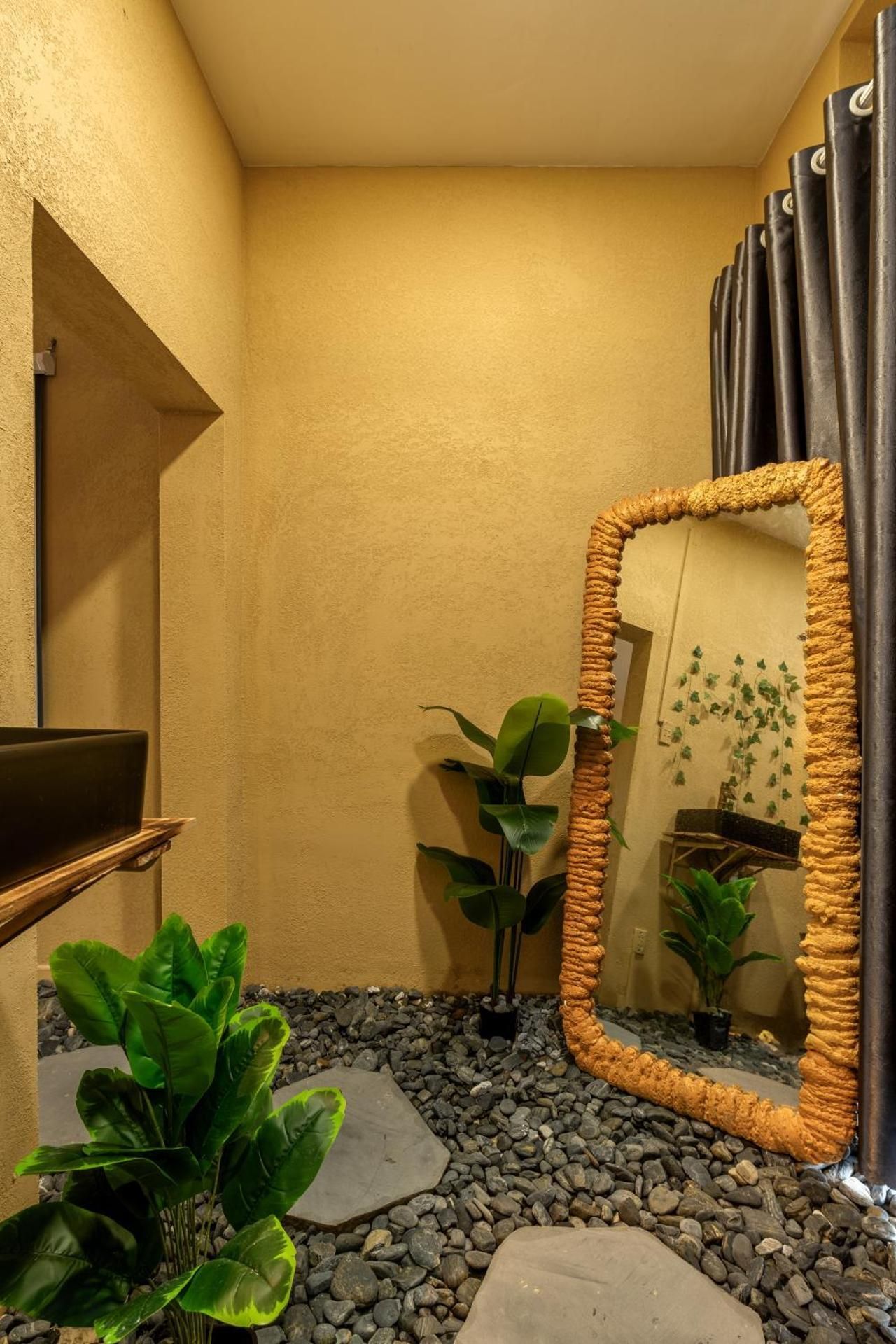 Queen Room with Spa Bath