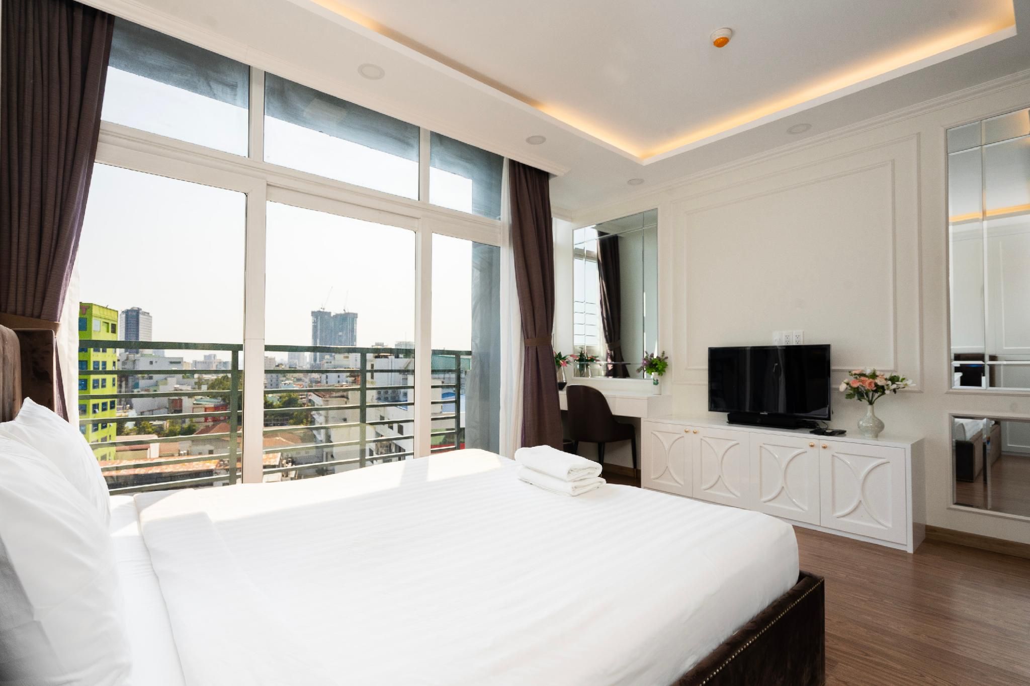 Deluxe Three Bedroom Apartment