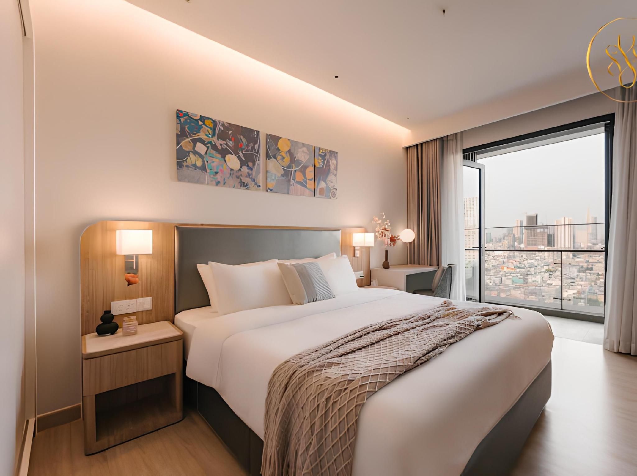 Three-Bedroom Apartment with Balcony