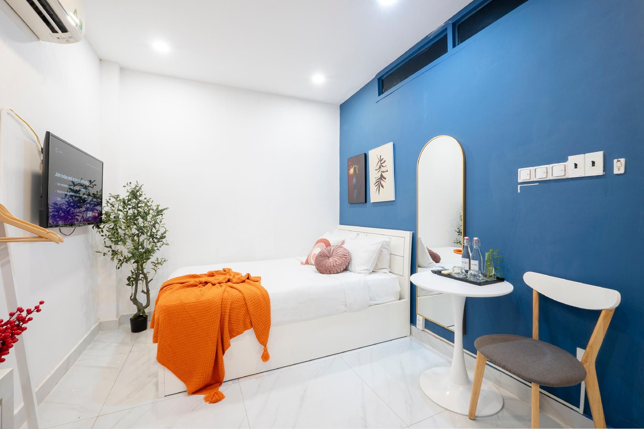 Standard - 1 Double Bed with Bathtub