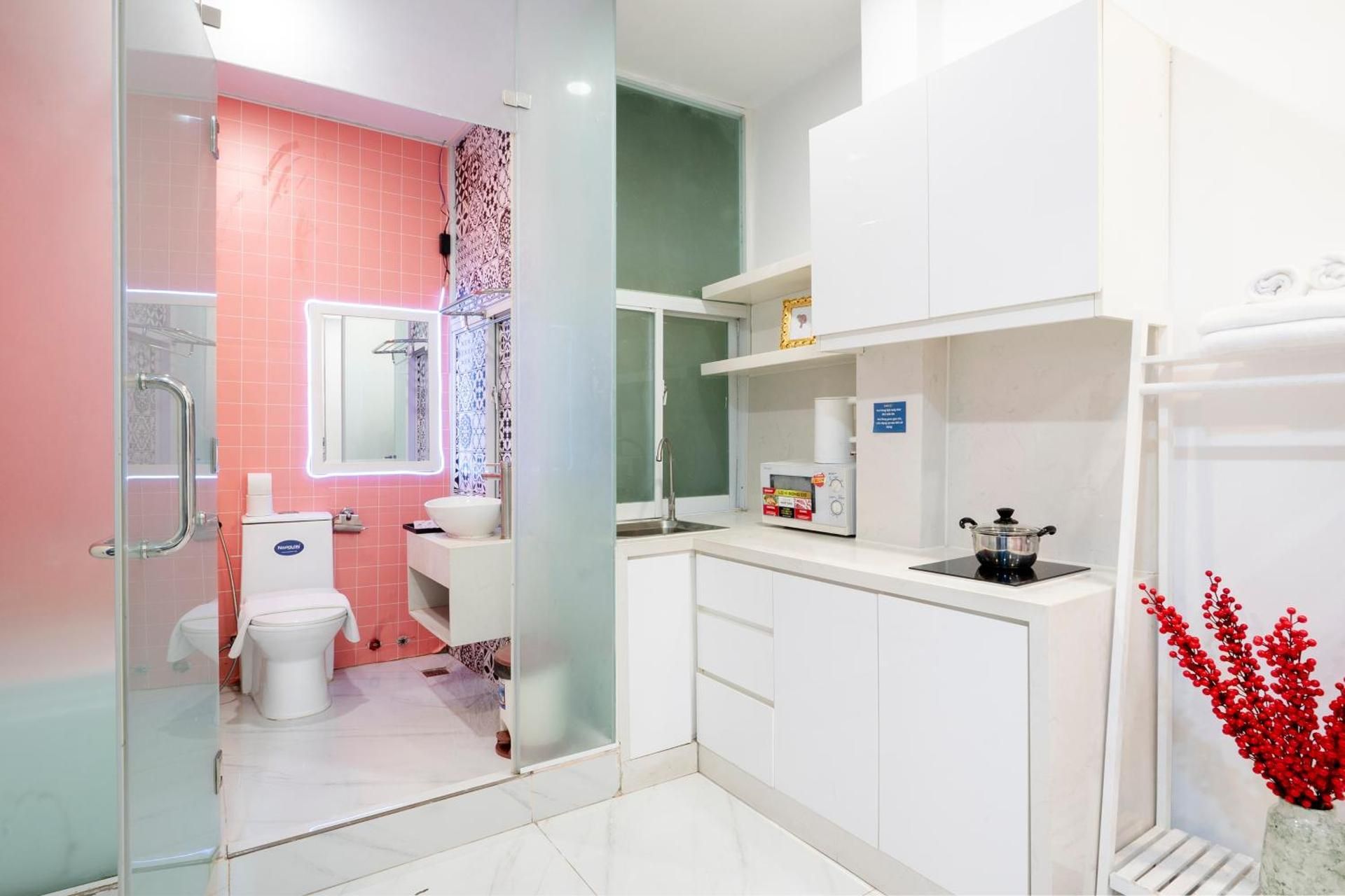 Standard - 1 Double Bed with Bathtub