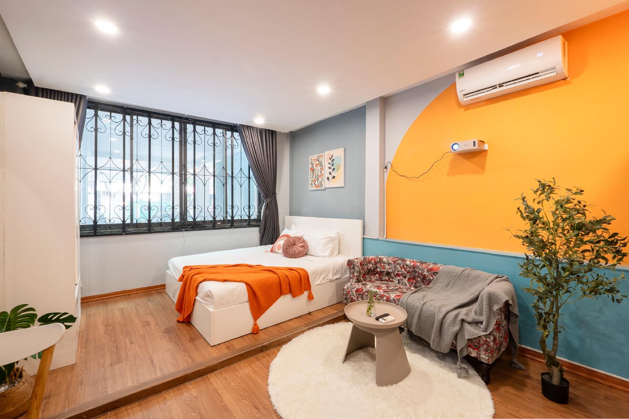 Superior - 1 Queen Bed, Sofa Type