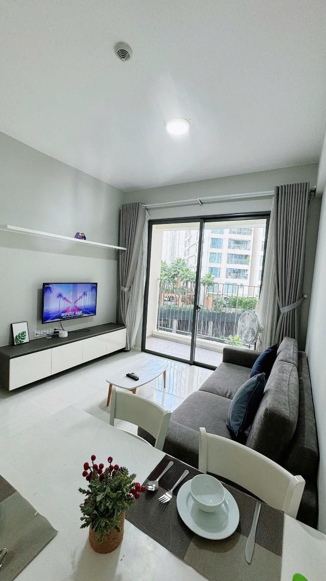 One-Bedroom Apartment with Balcony