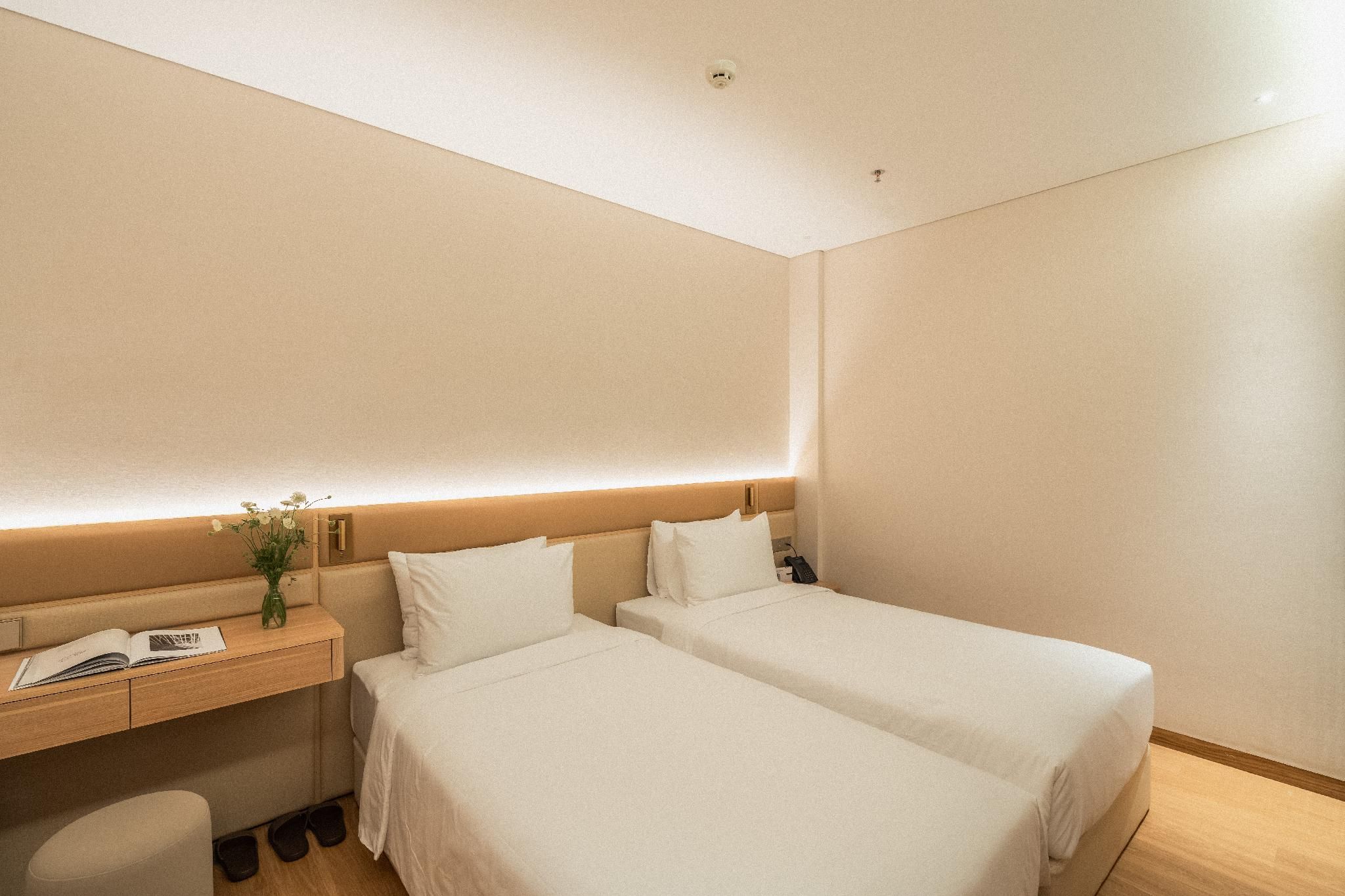 Superior - 2 Beds with Shower