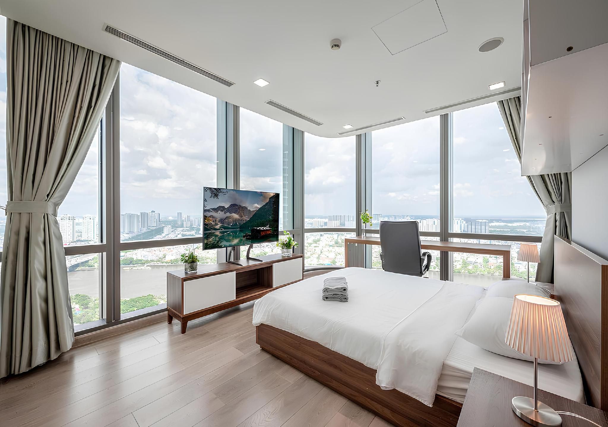 Two-Bedroom Apartment with Balcony and Street View