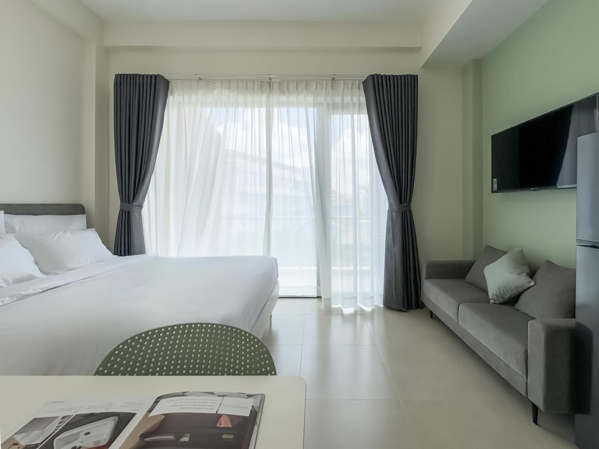 One-Bedroom Apartment with Balcony
