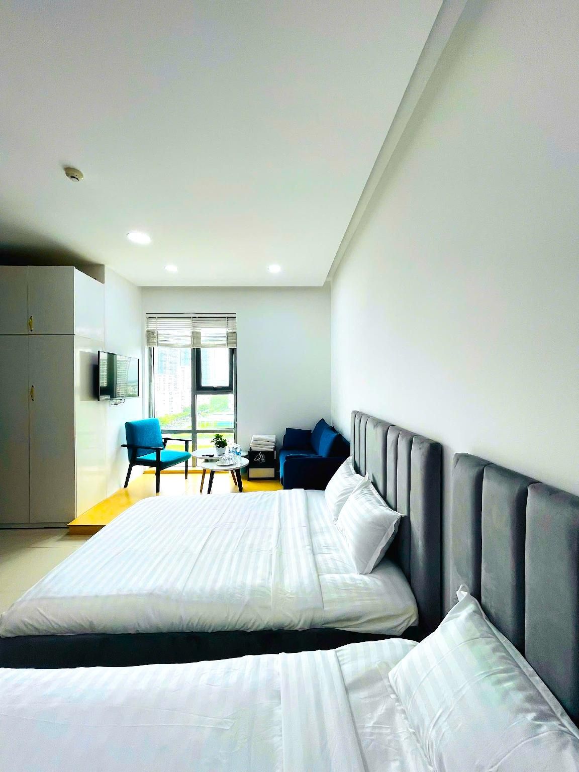 Studio Twin Beds City View