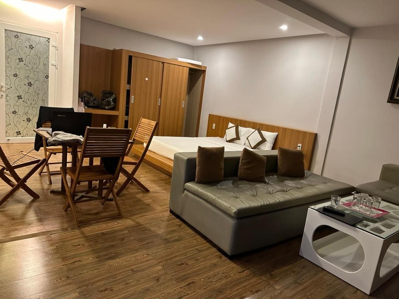 Family Room with Garden View