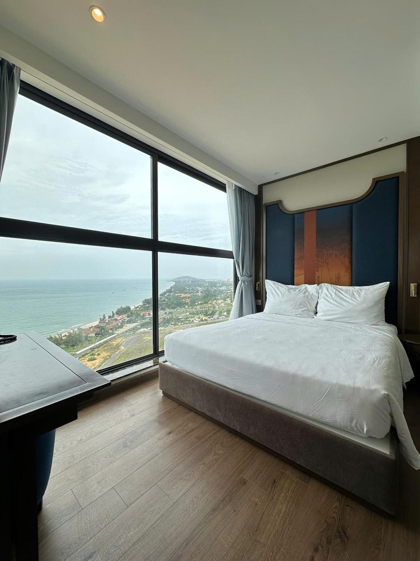 Two-Bedroom Apartment with Balcony and Sea View