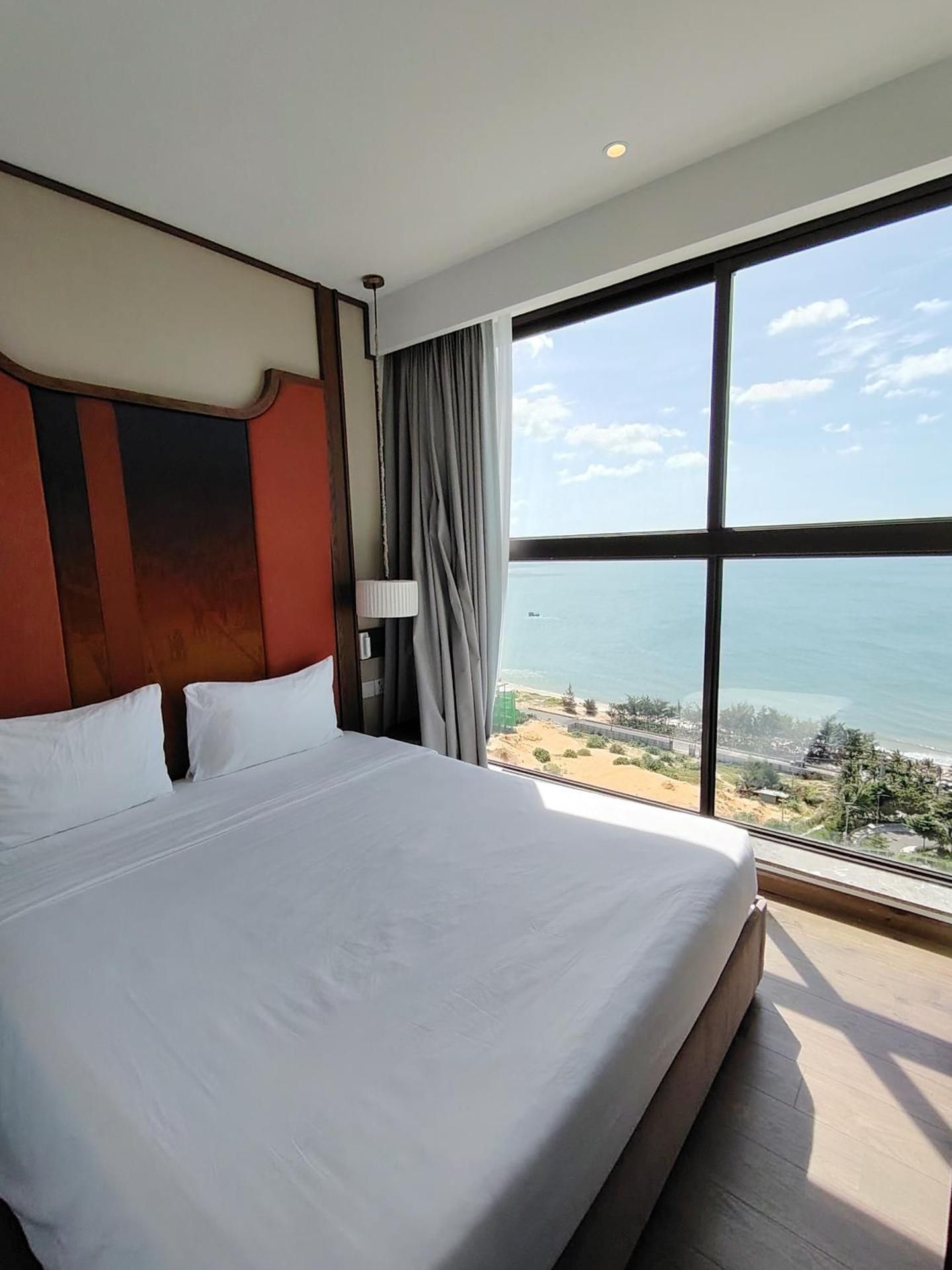 Two-Bedroom Apartment with Balcony and Sea View