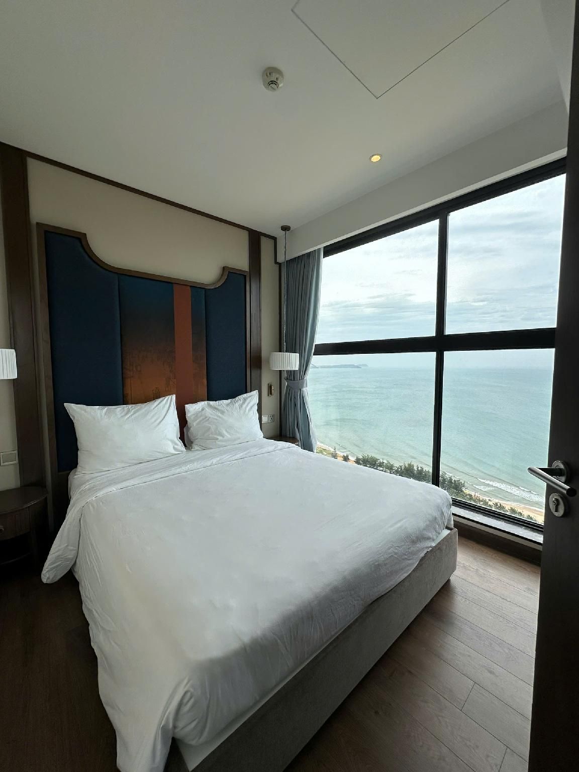 Two-Bedroom Apartment with Sea View