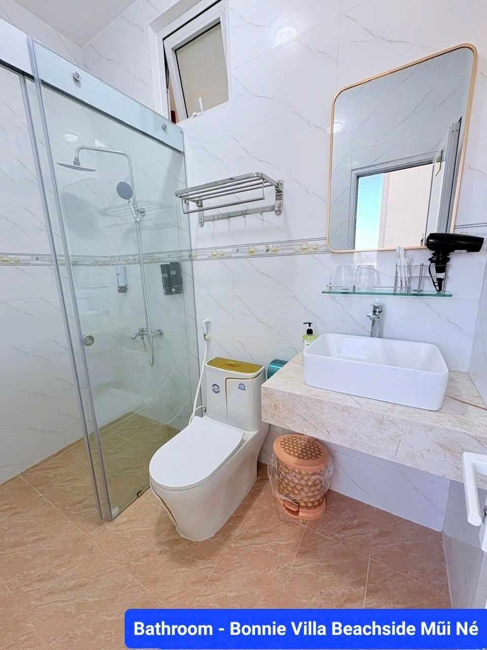Deluxe 2 Bedroom Beachfront Cabin