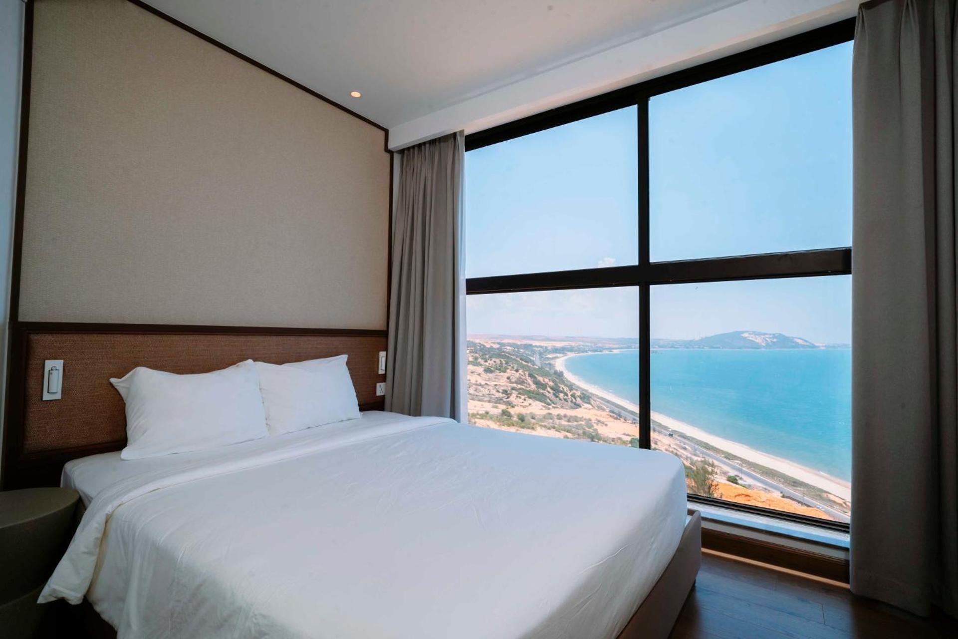 Two-Bedroom Apartment with Balcony and Sea View