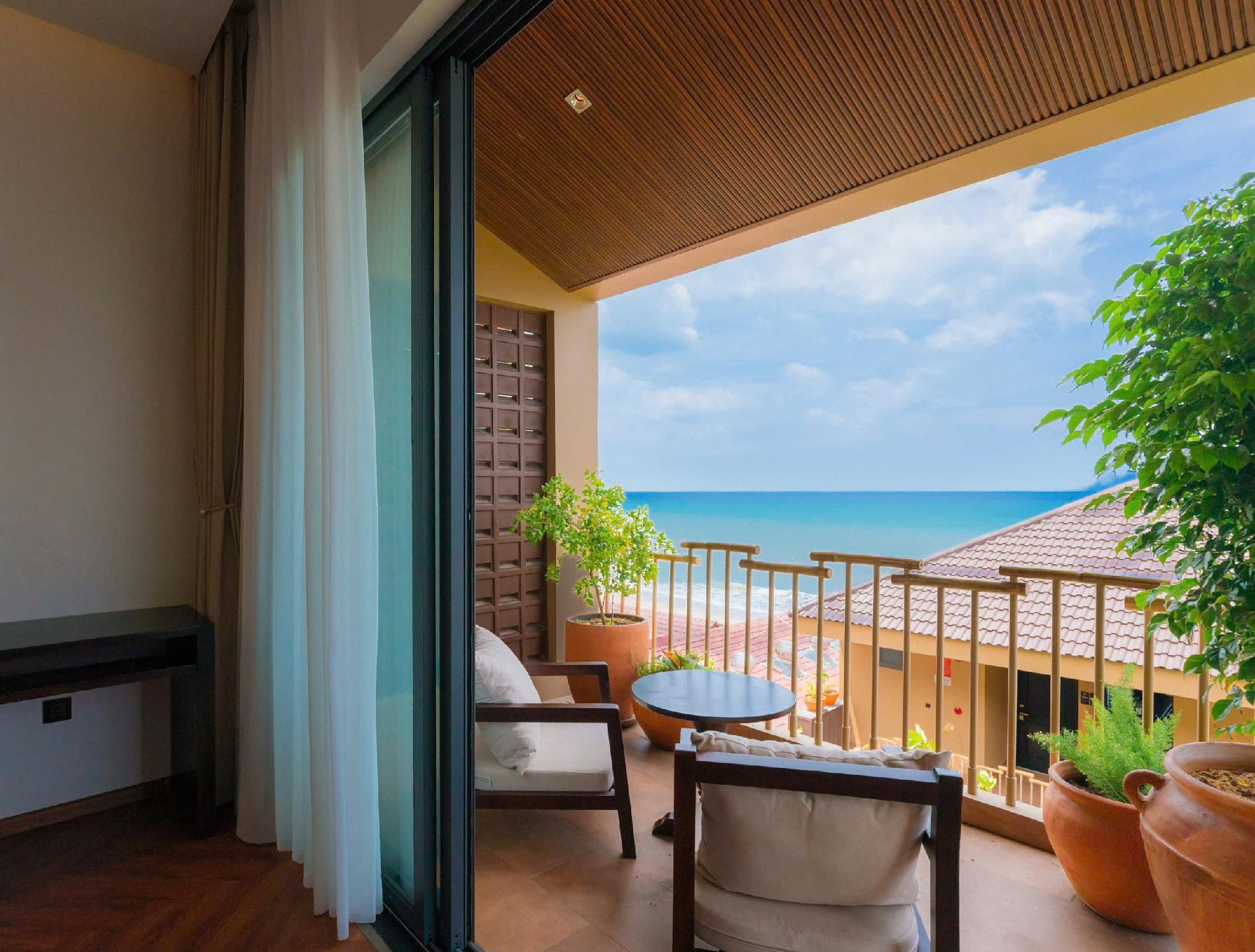 Deluxe Partial Sea View Twin