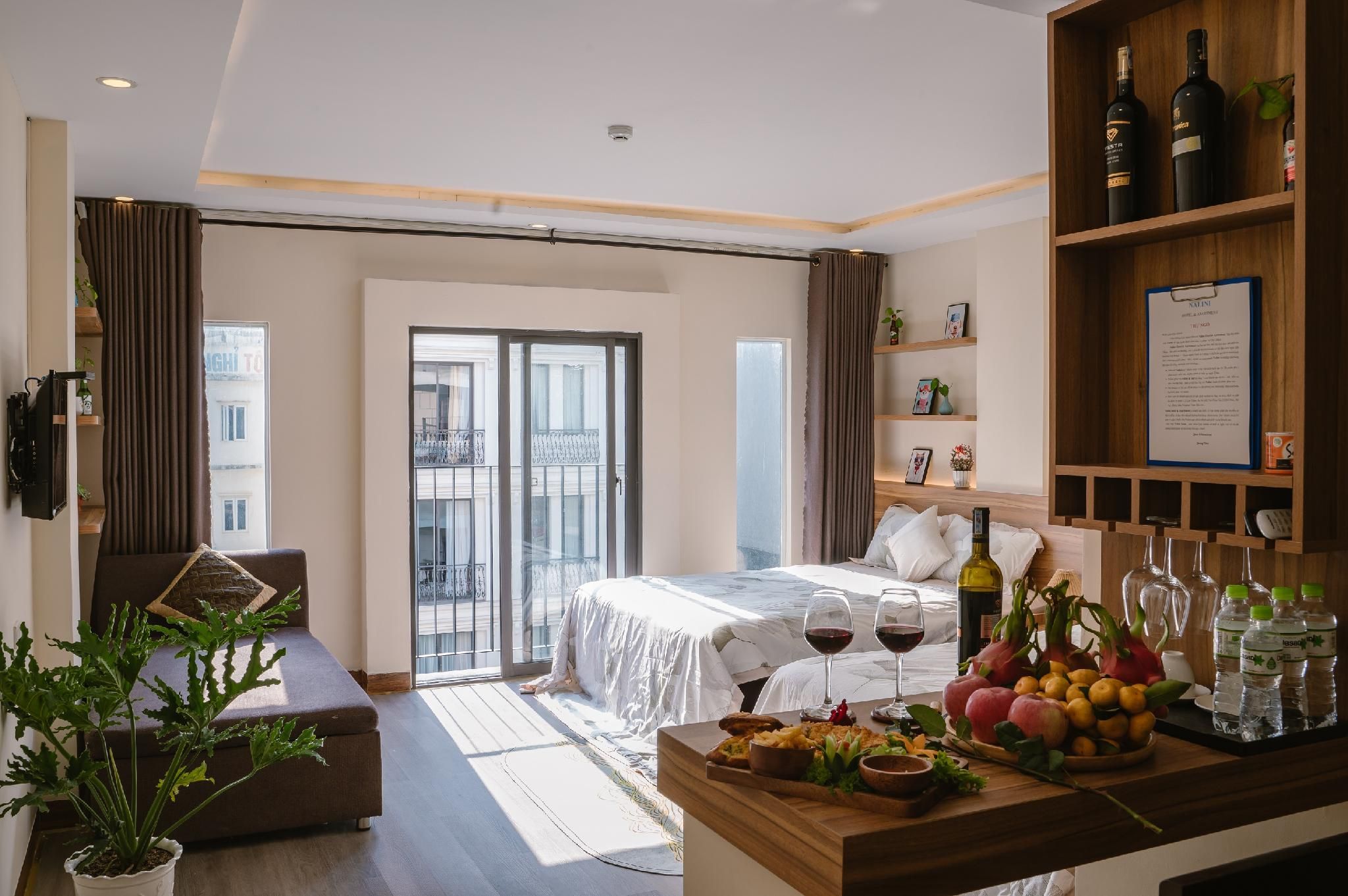 Studio with 2 Queen Beds and Kitchenette