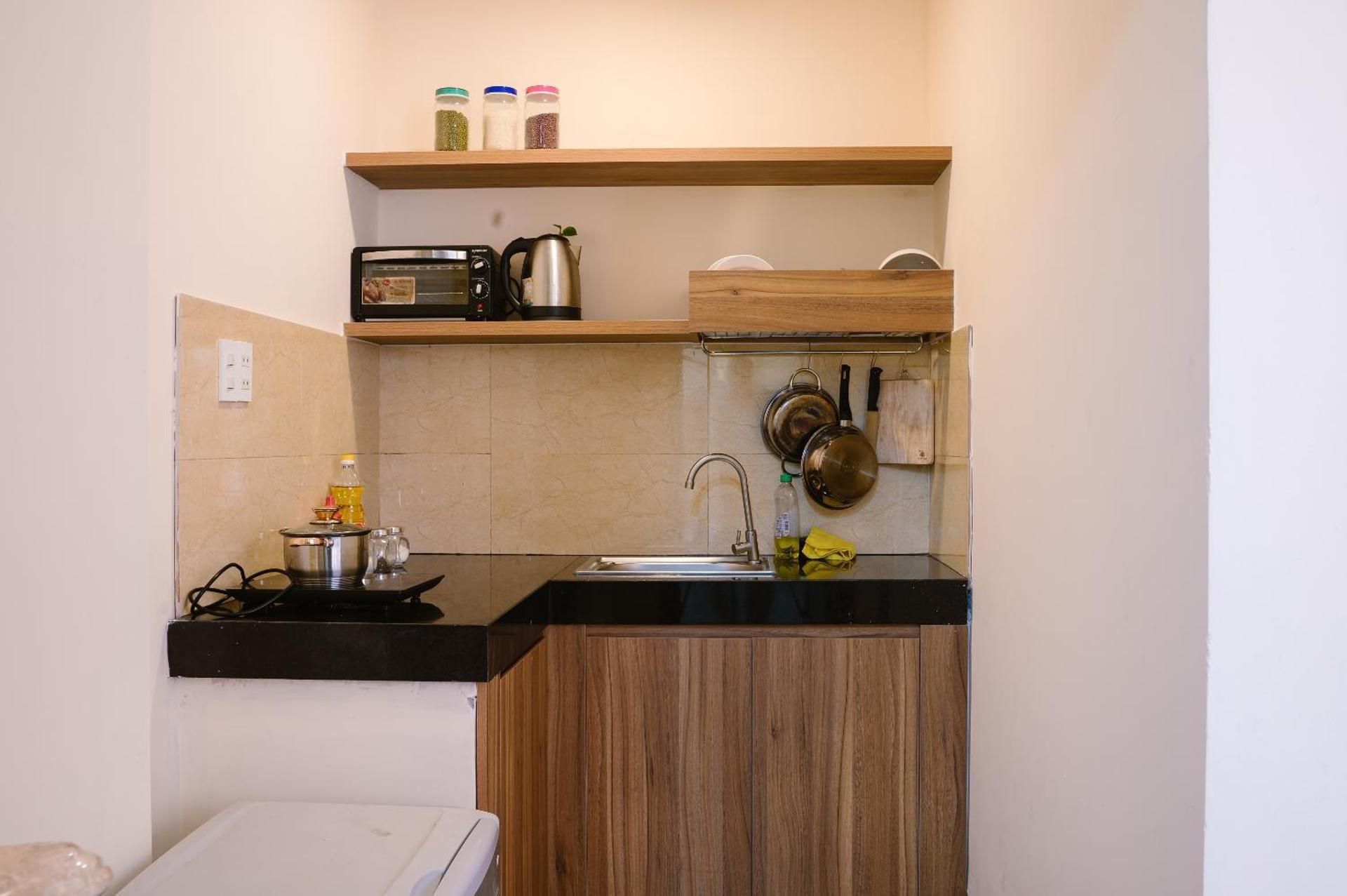 Studio with 2 Queen Beds and Kitchenette