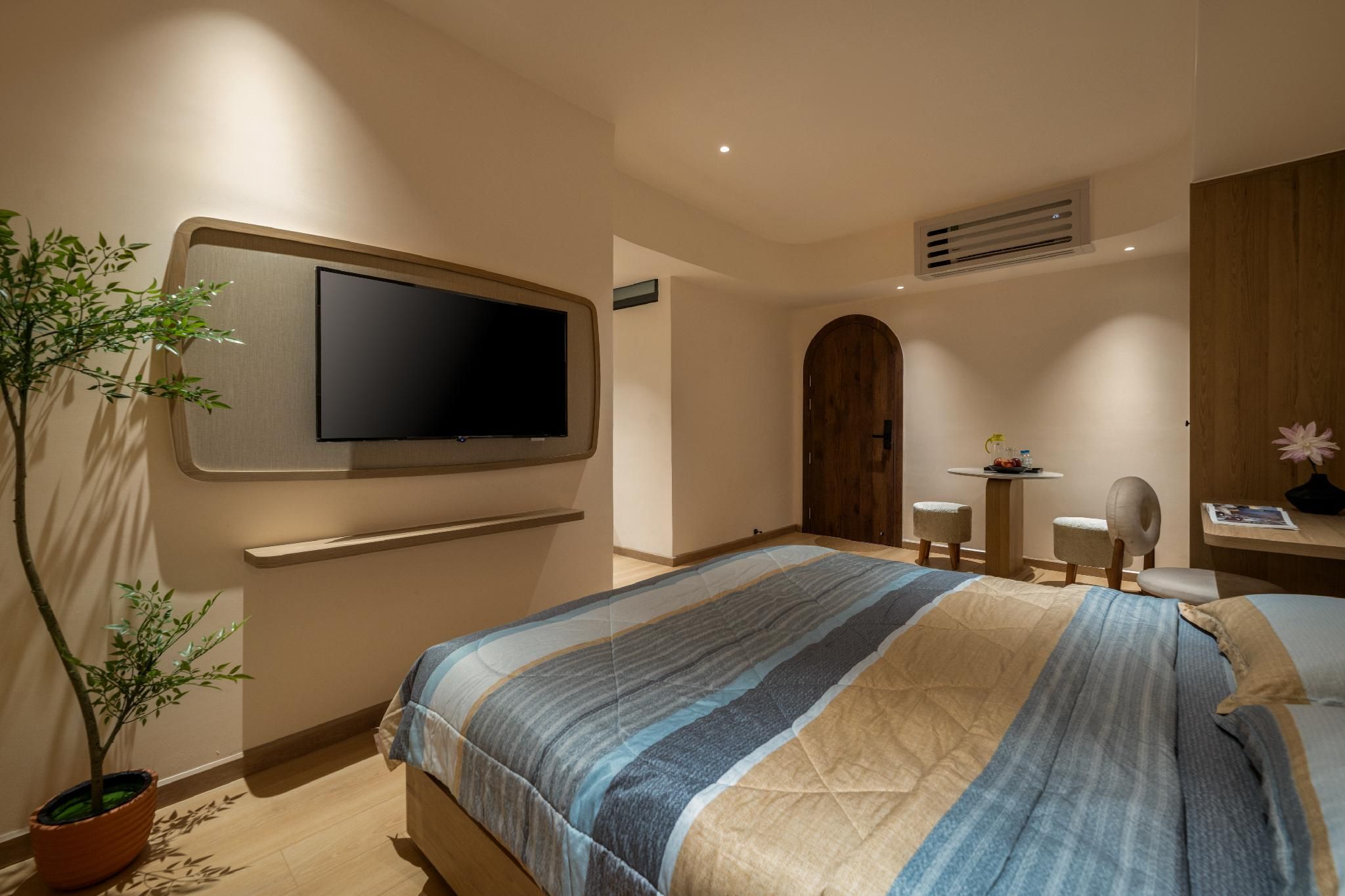 One-Bedroom Deluxe Apartment