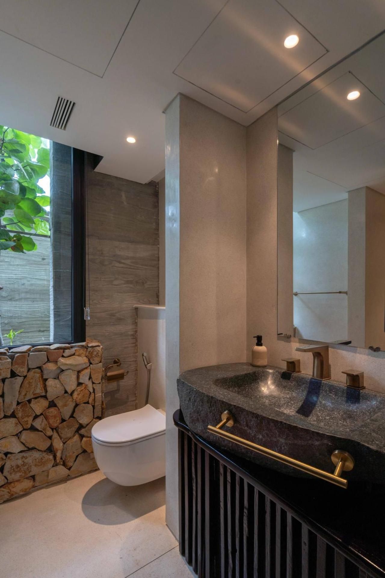 Hôtel de Soie Suite with Spa Bath 3