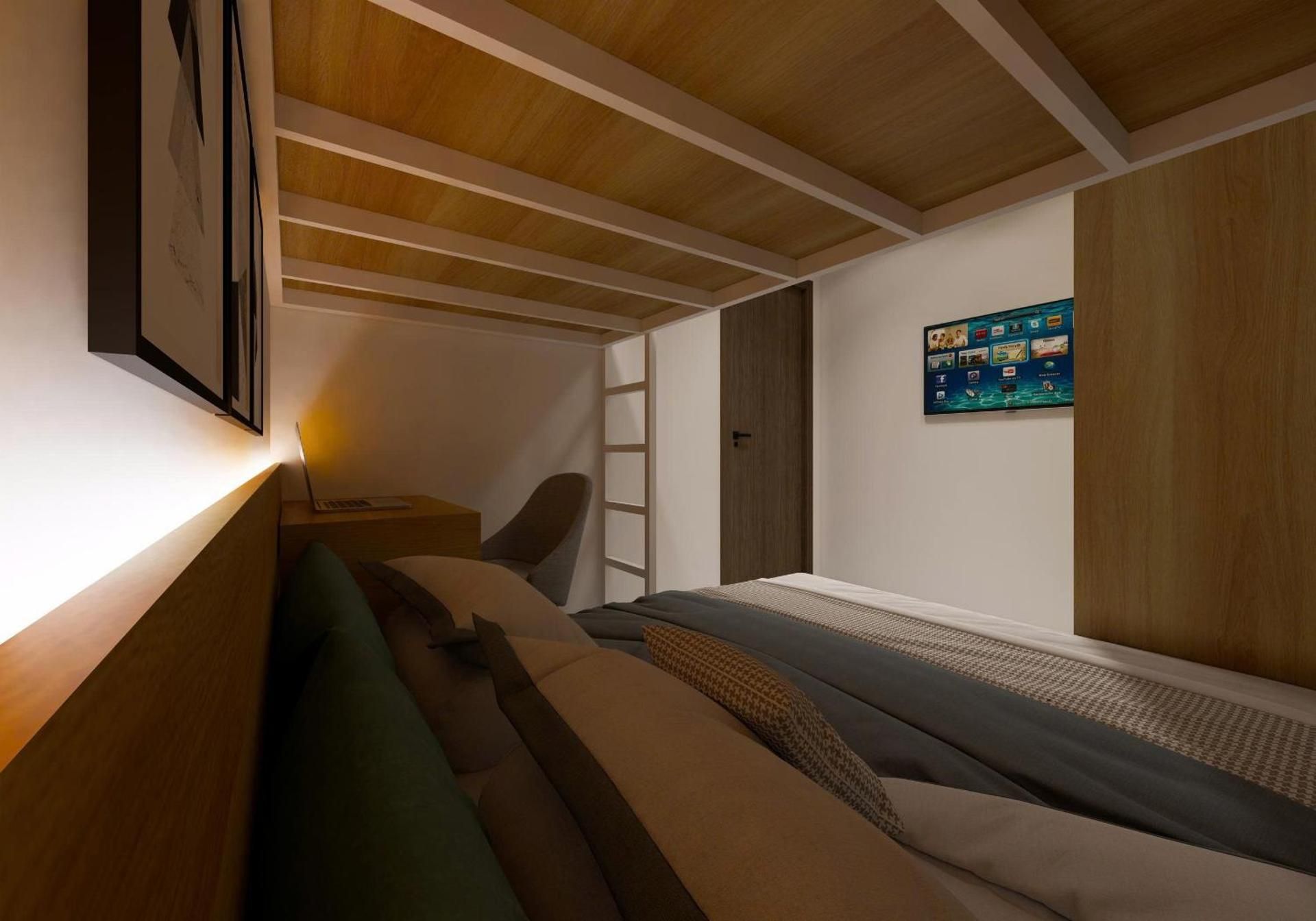 Quadruple Room with Private Bathroom