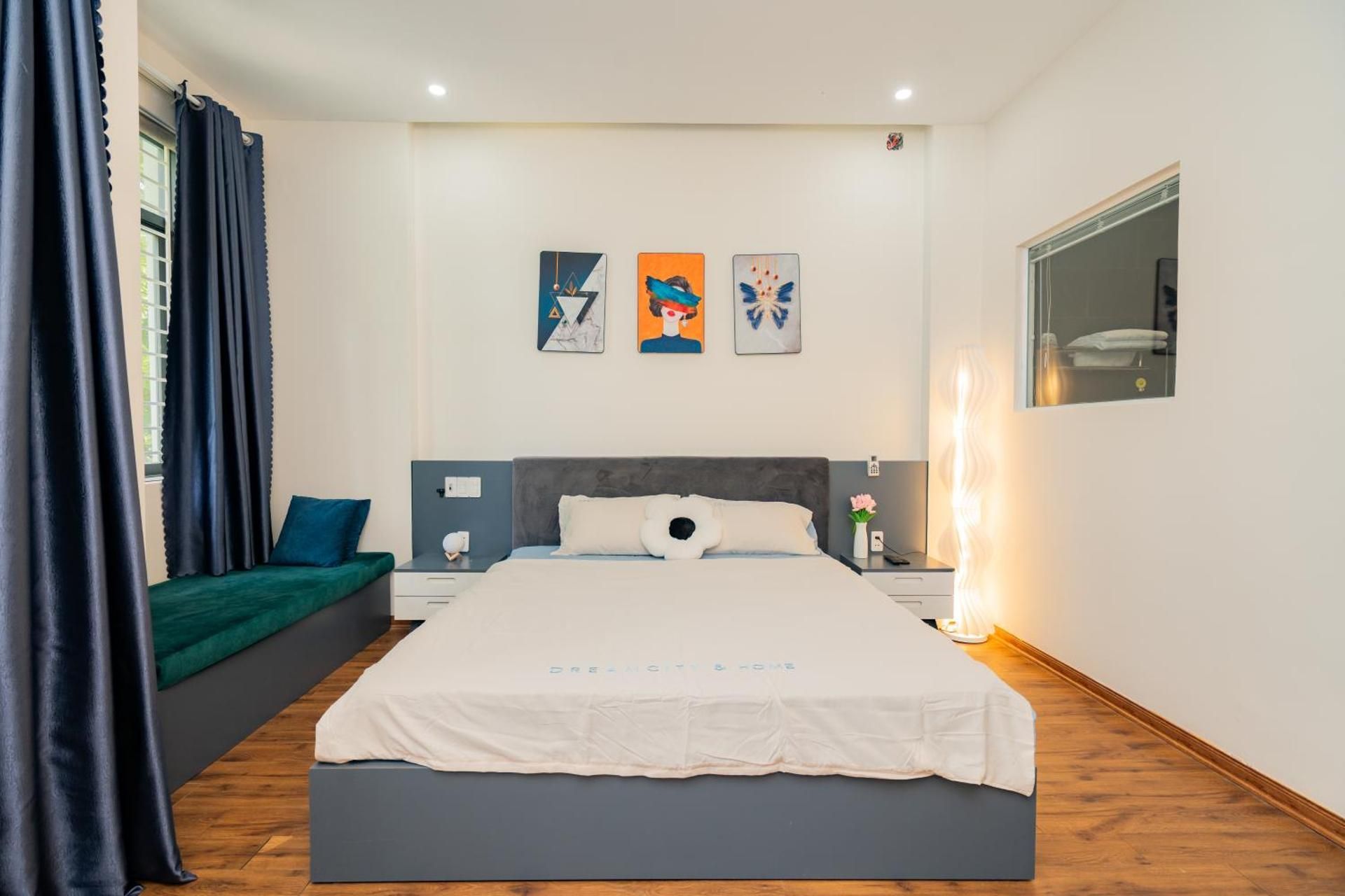 Apartment with Balcony