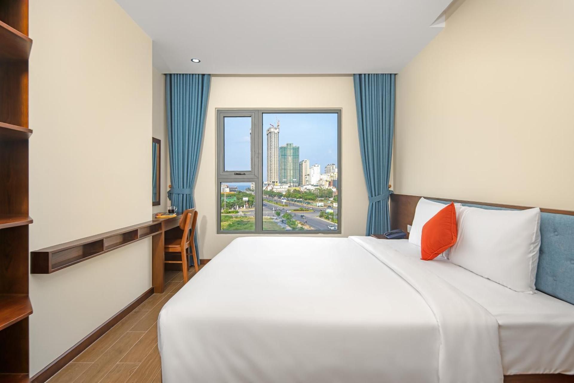 Deluxe One-Bedroom Apartment
