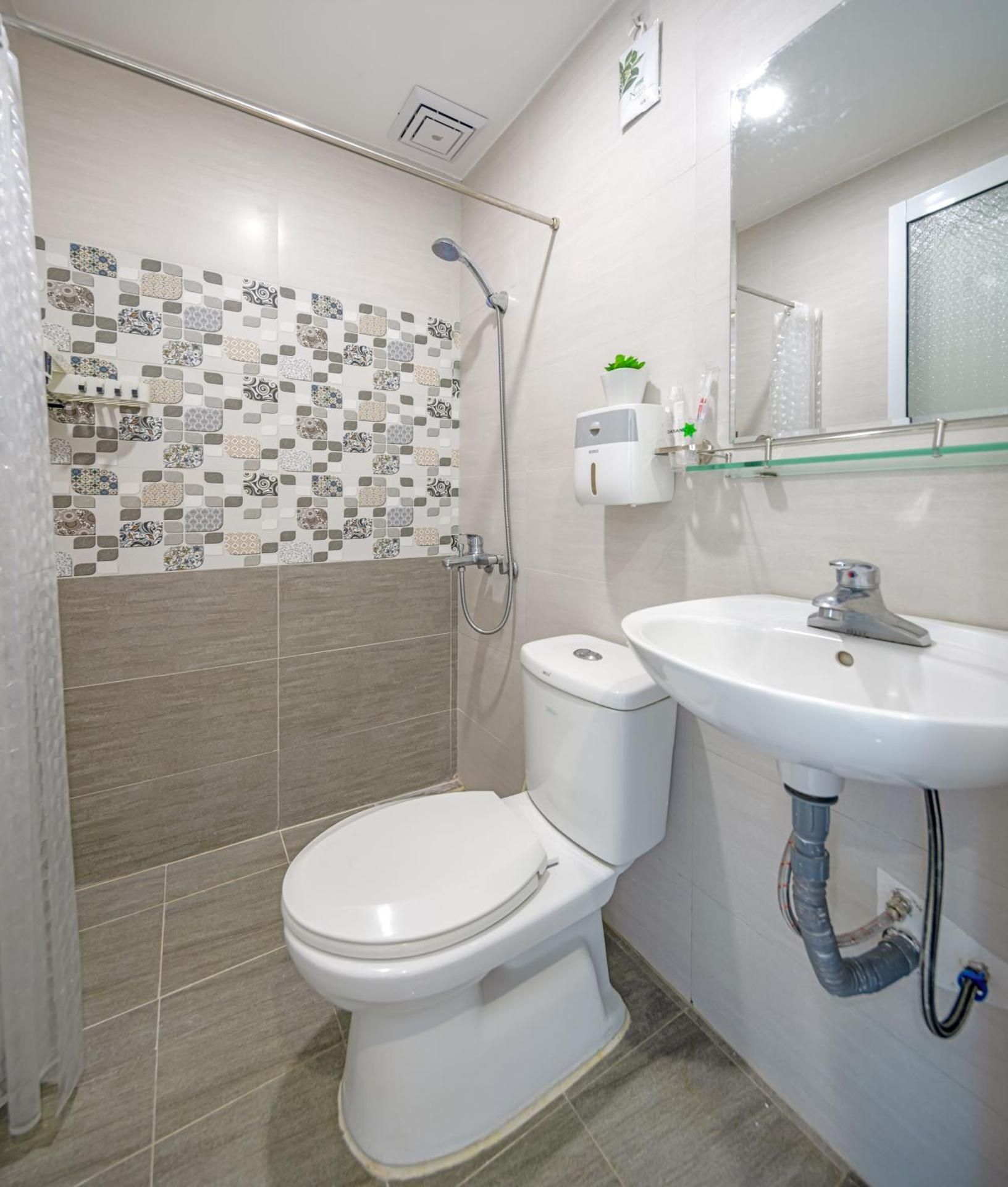 Deluxe One-Bedroom Apartment