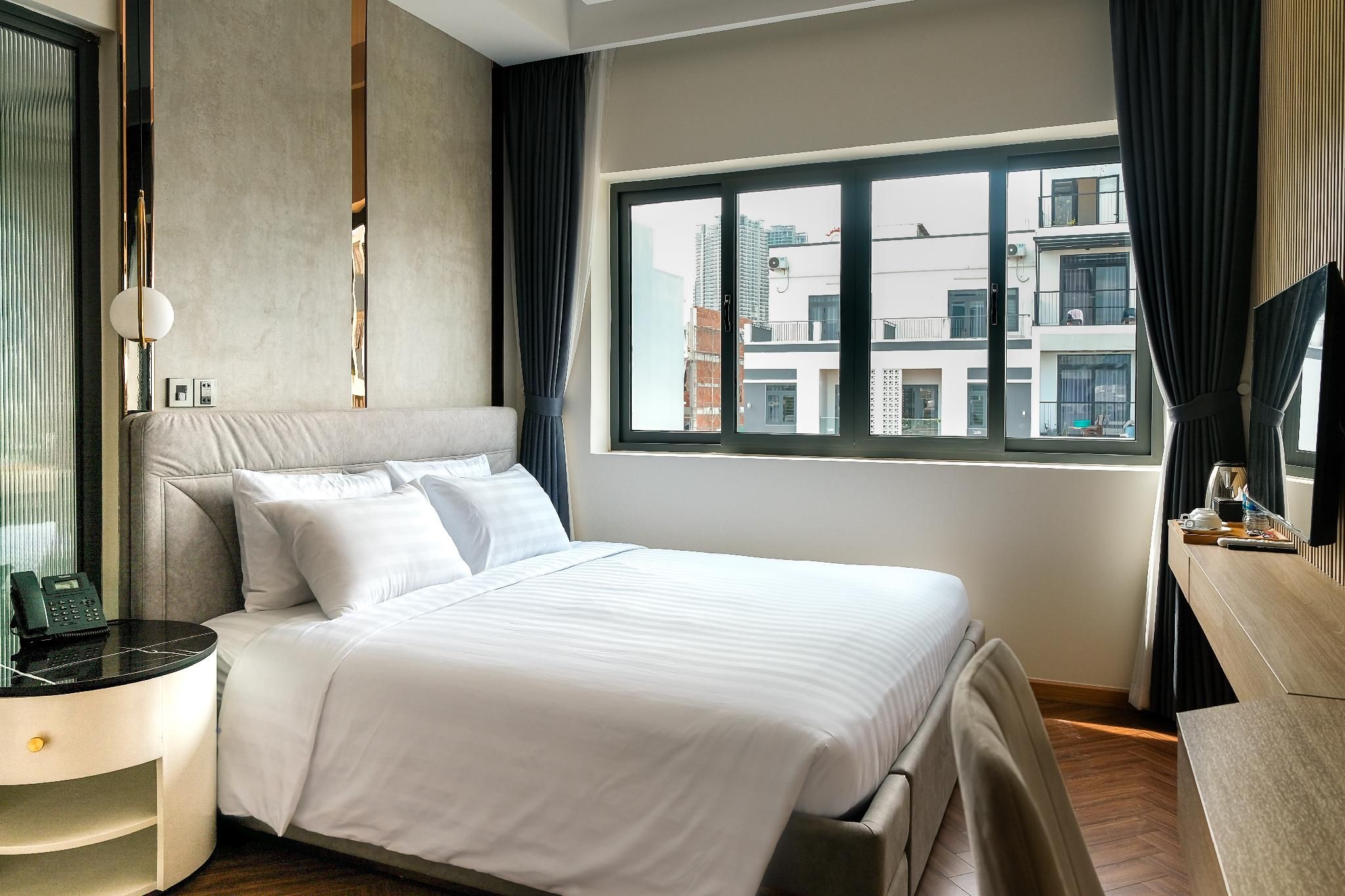 Deluxe Double with Bathtub