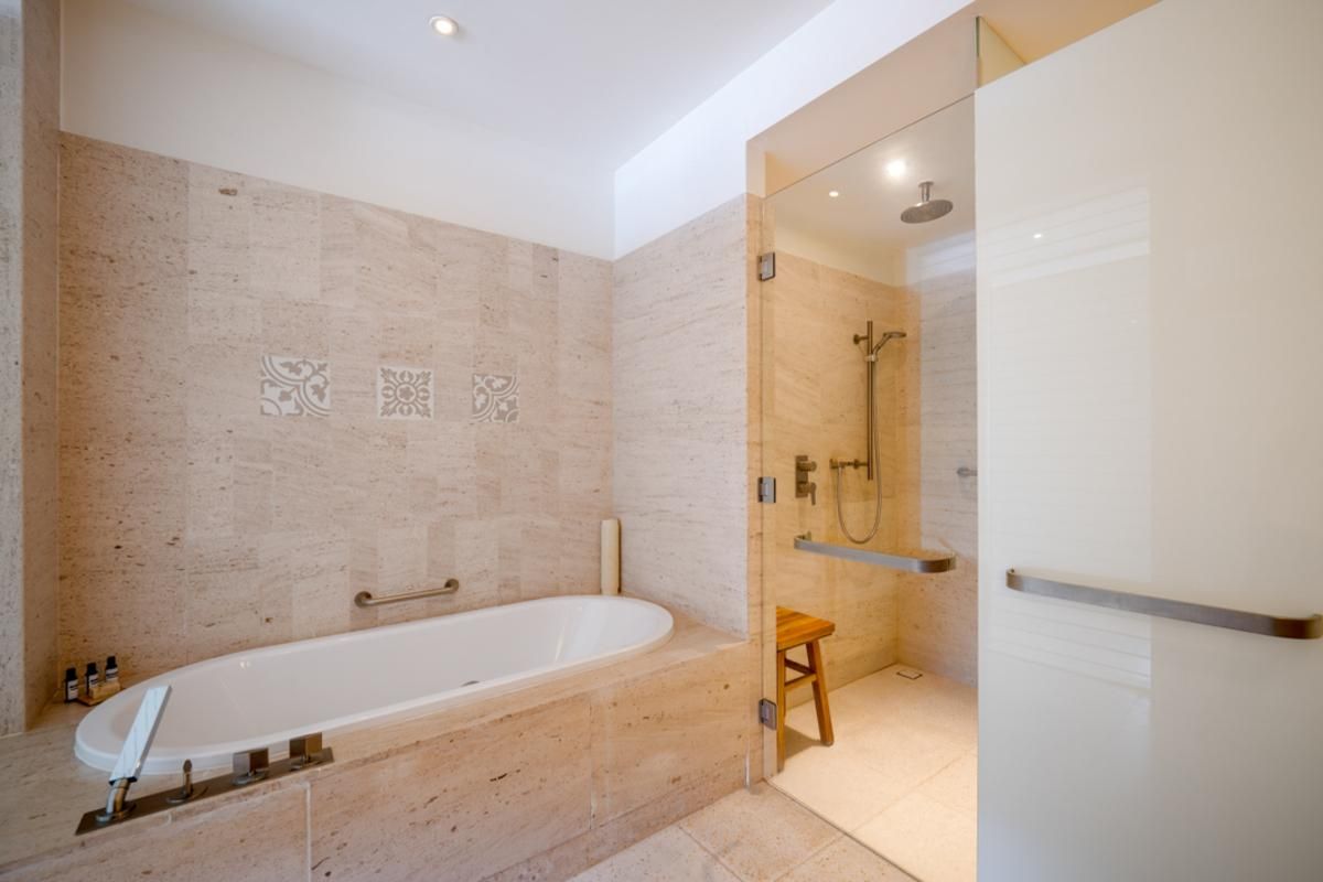 One Bedroom Apartment with Sea View