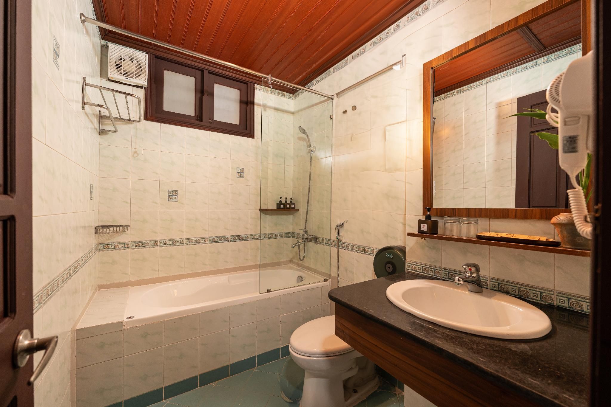 Hoianese Heritage Hotel Deluxe Balcony 2