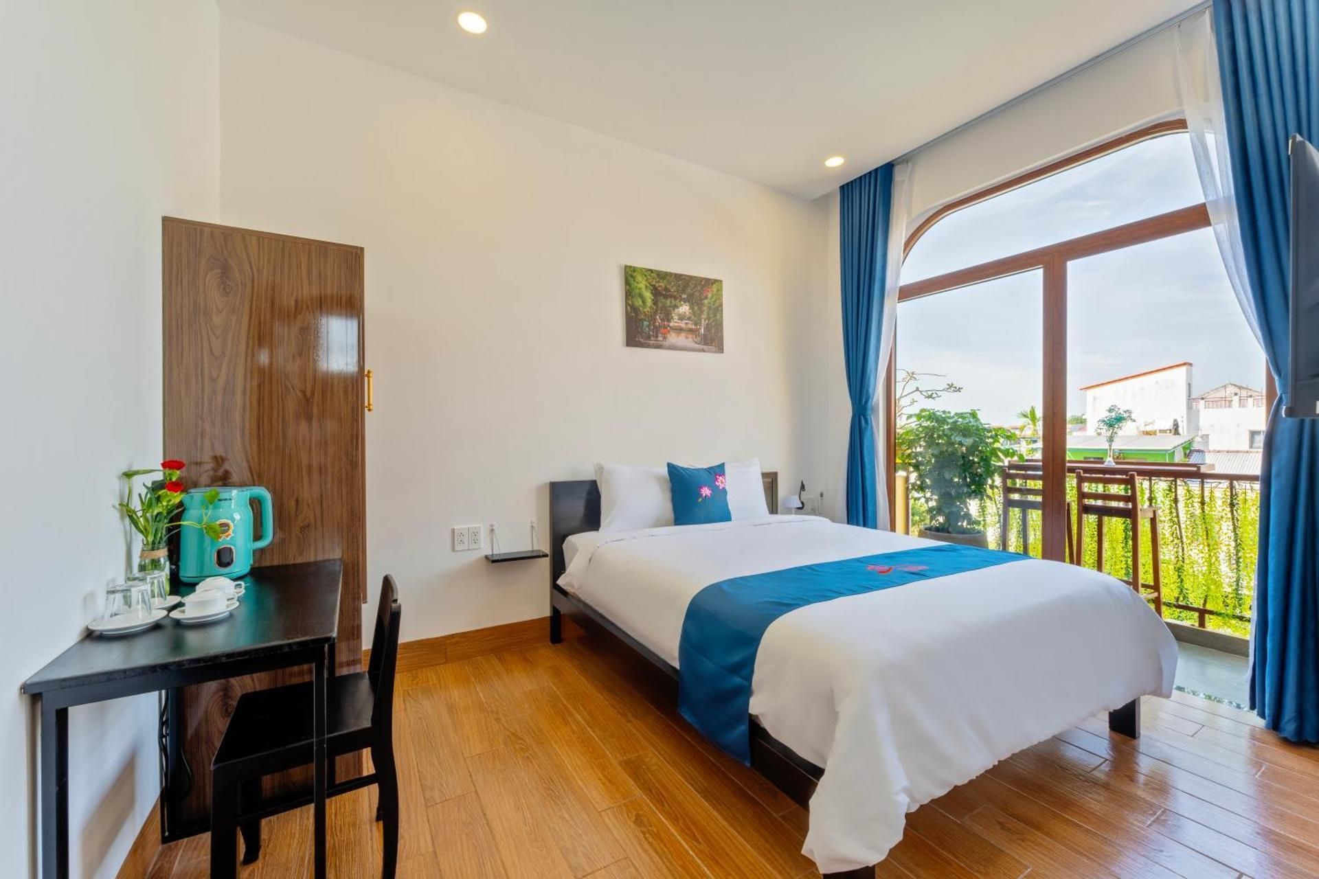 Deluxe Room with Balcony