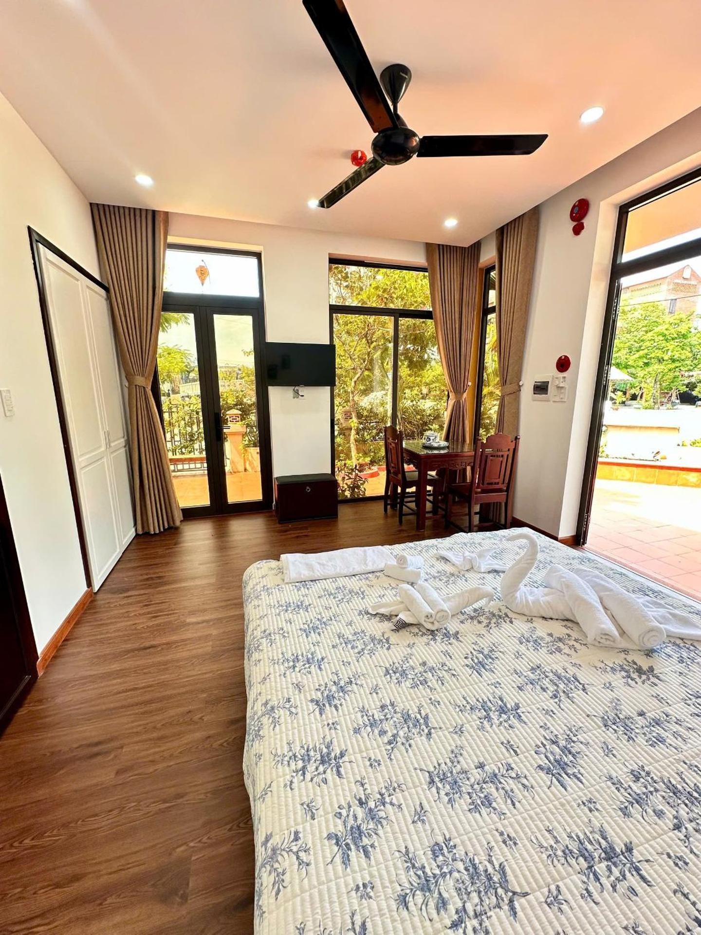 One-Bedroom Apartment with Terrace