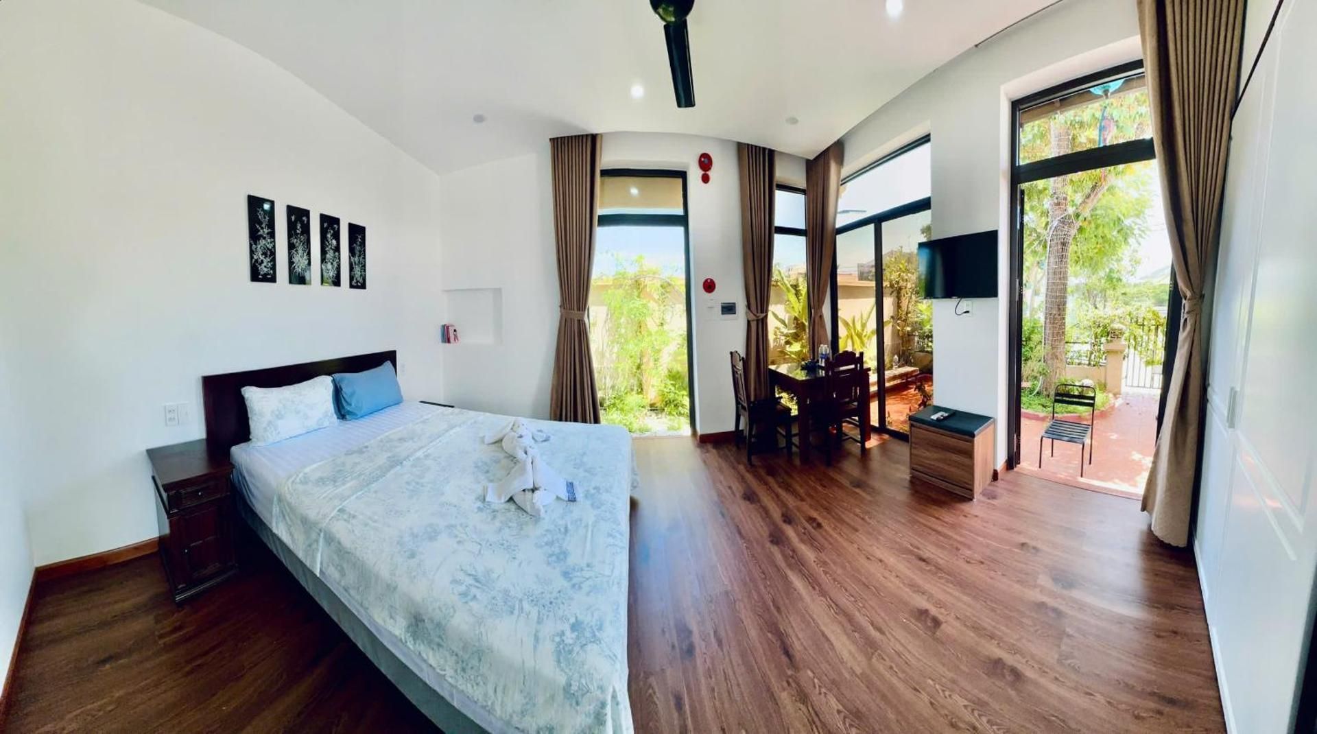 Apartment with Garden View