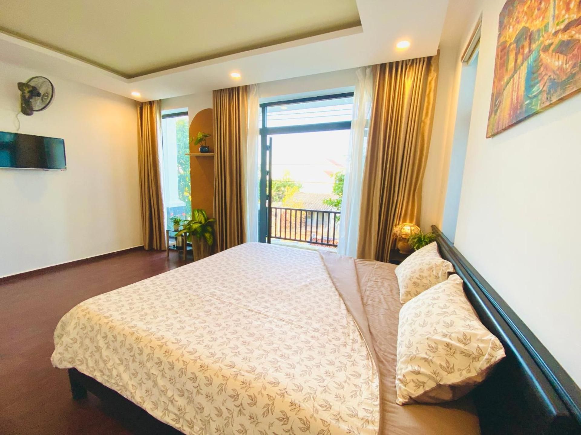 King Room with Balcony