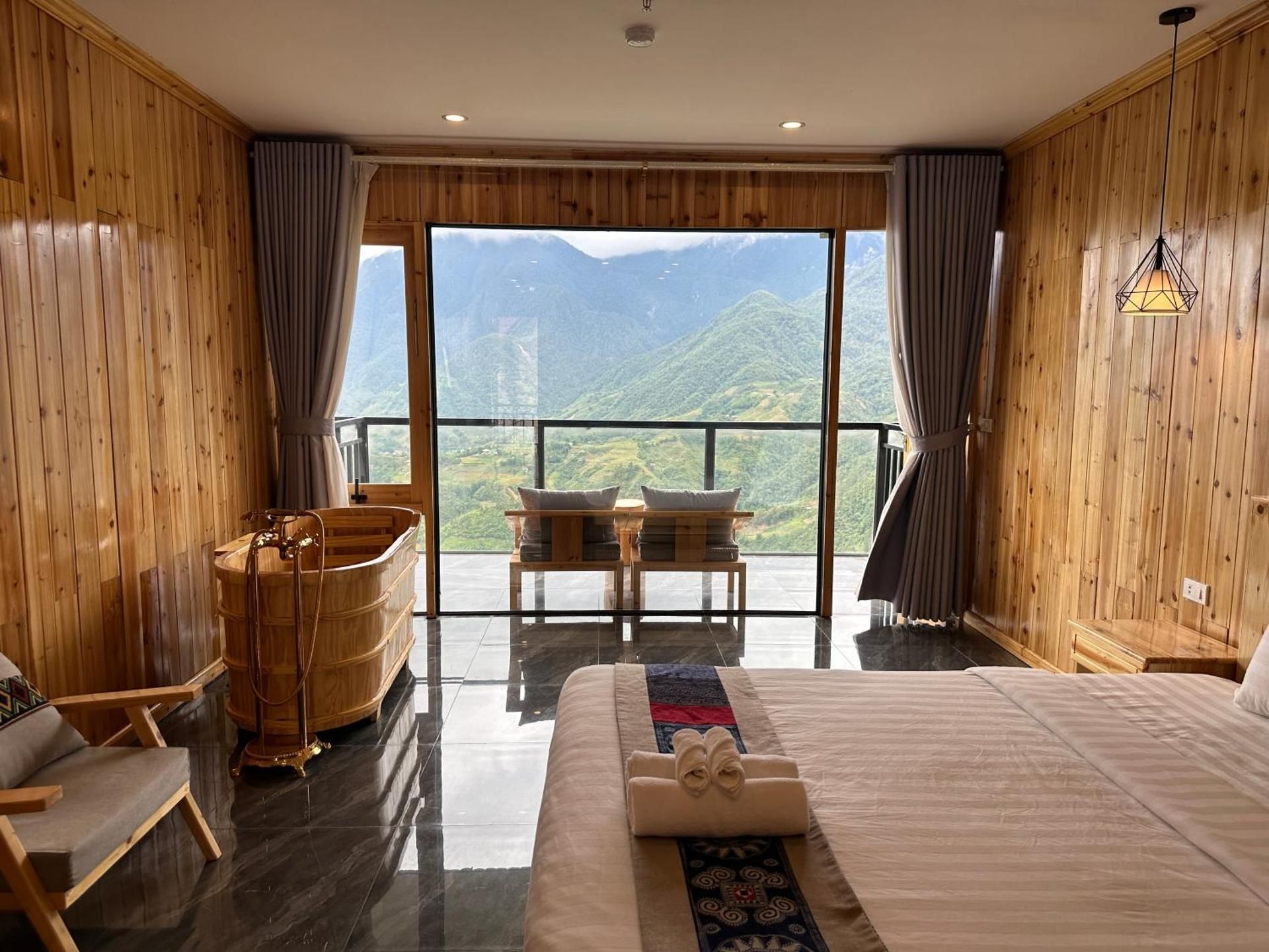 Deluxe Mountain View