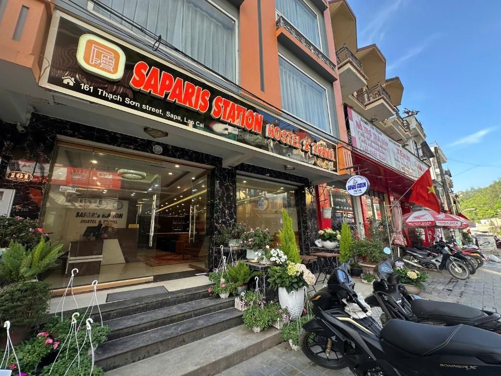 Saparis Station Hostel & Travel