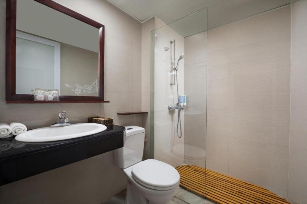 Single Bed in Mixed Dormitory Room