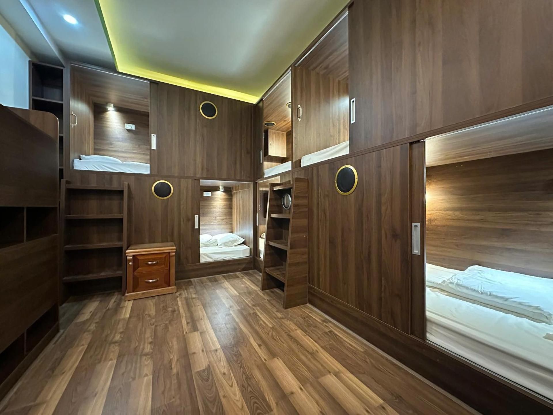 Bunk Bed in Mixed Dormitory Room