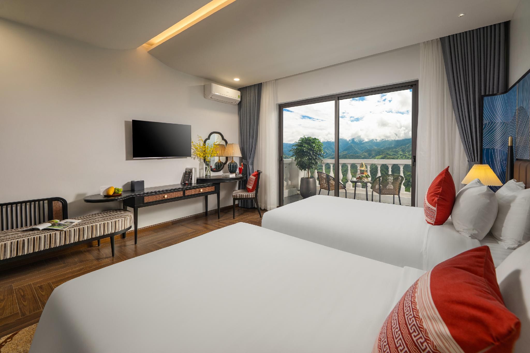 Deluxe Valley View Room with Balcony