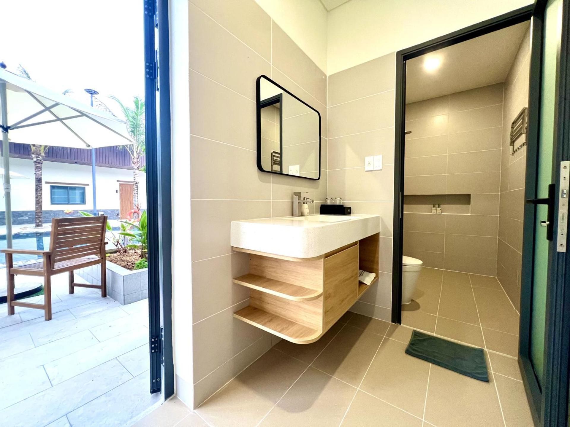 Vườn Xanh Hotel & Cafe Double Room with Pool View 3