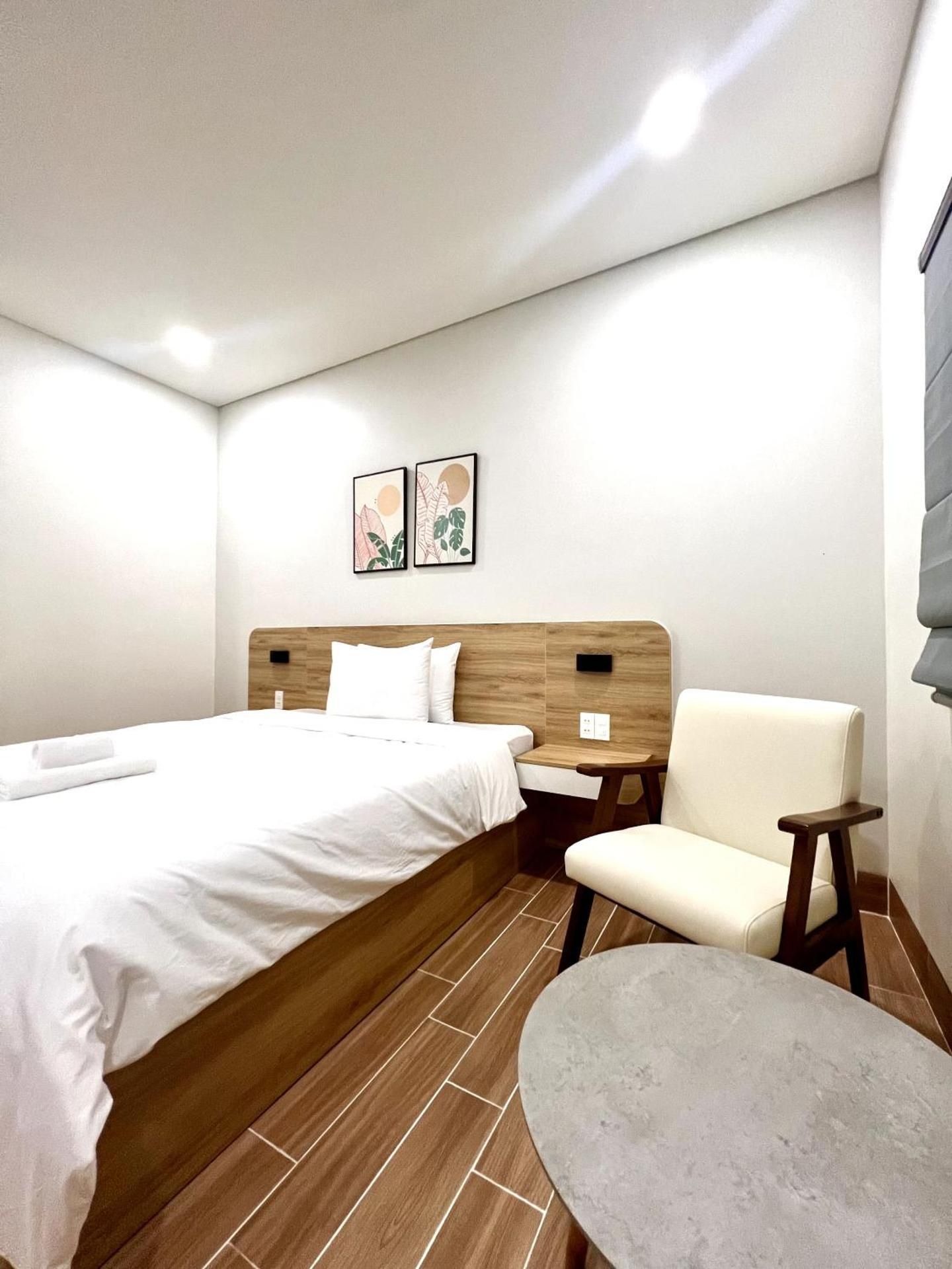 Vườn Xanh Hotel & Cafe Double Room with Pool View 2