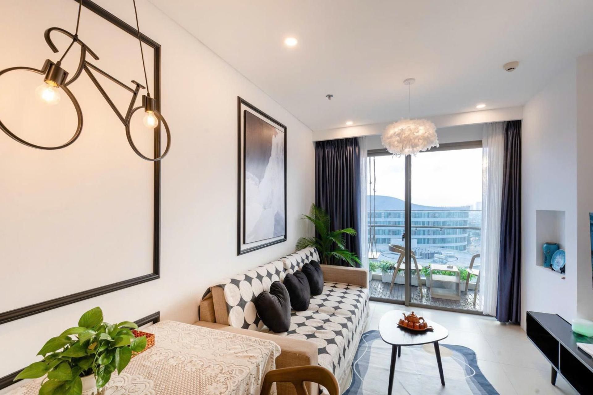 One-Bedroom Apartment with Balcony