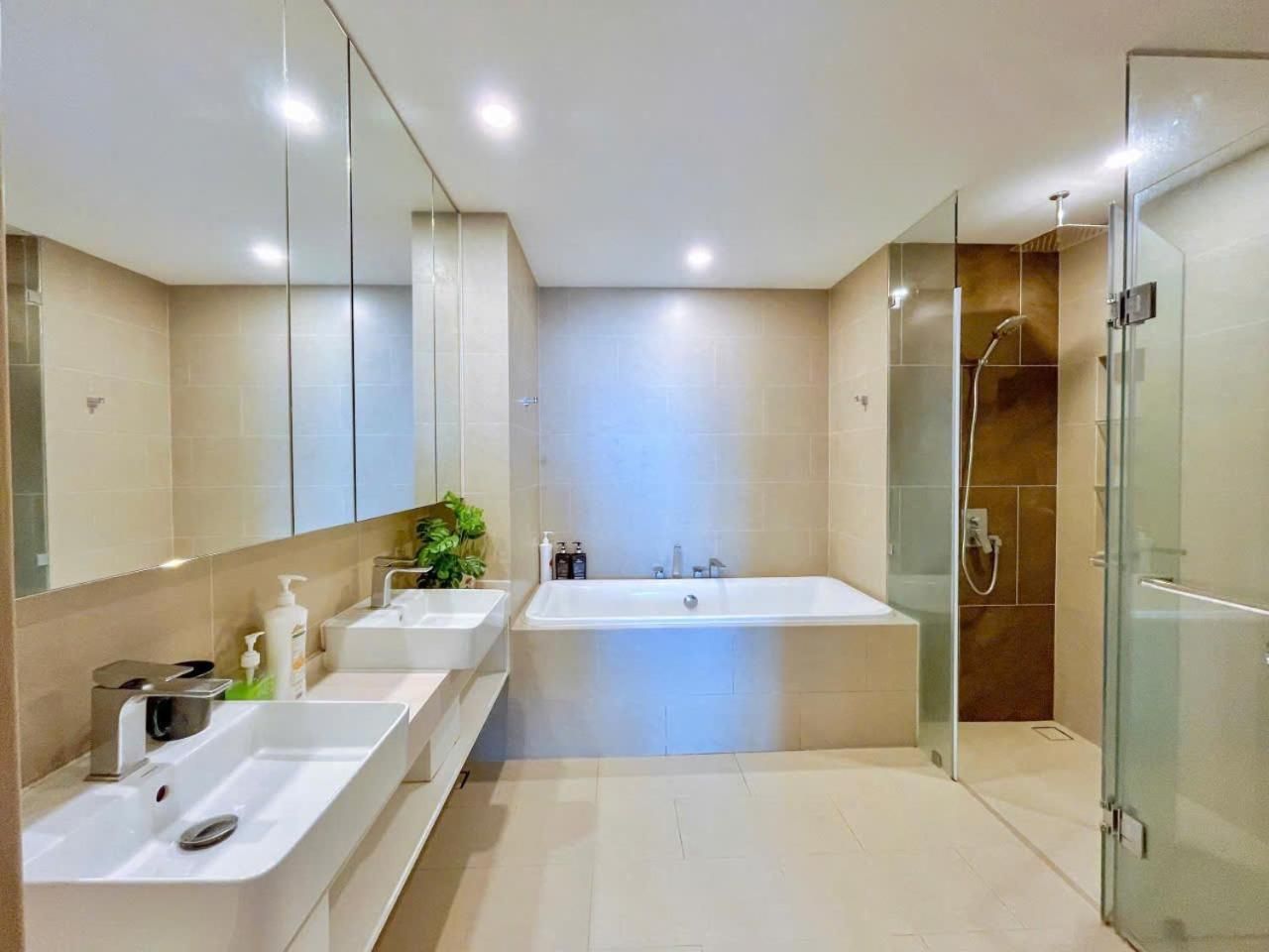 Three-Bedroom Superior Apartment