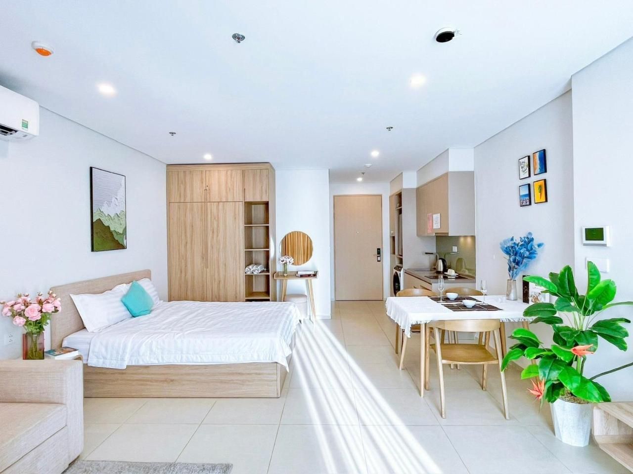 One-Bedroom Apartment with Terrace
