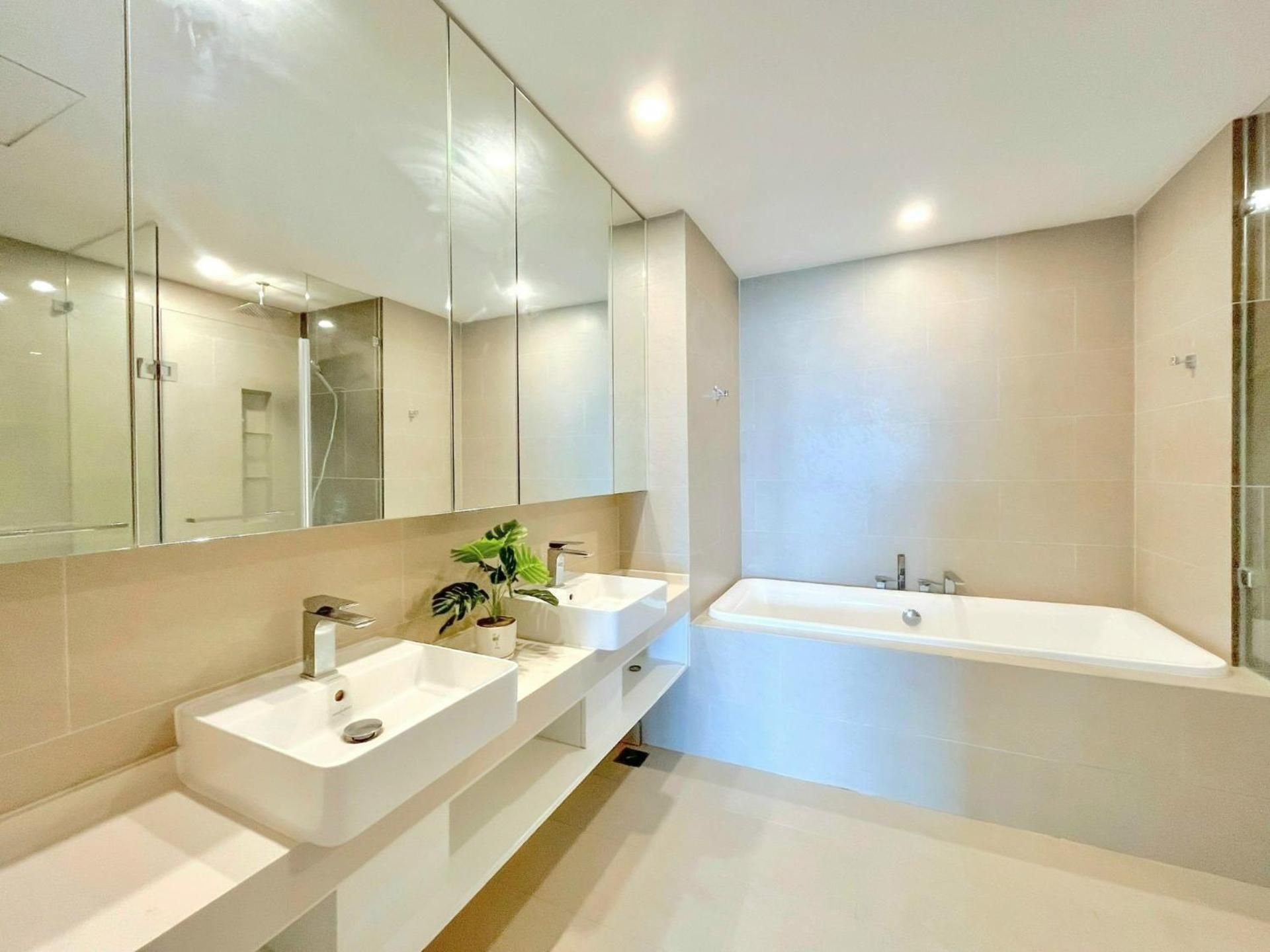 Three-Bedroom Deluxe Apartment