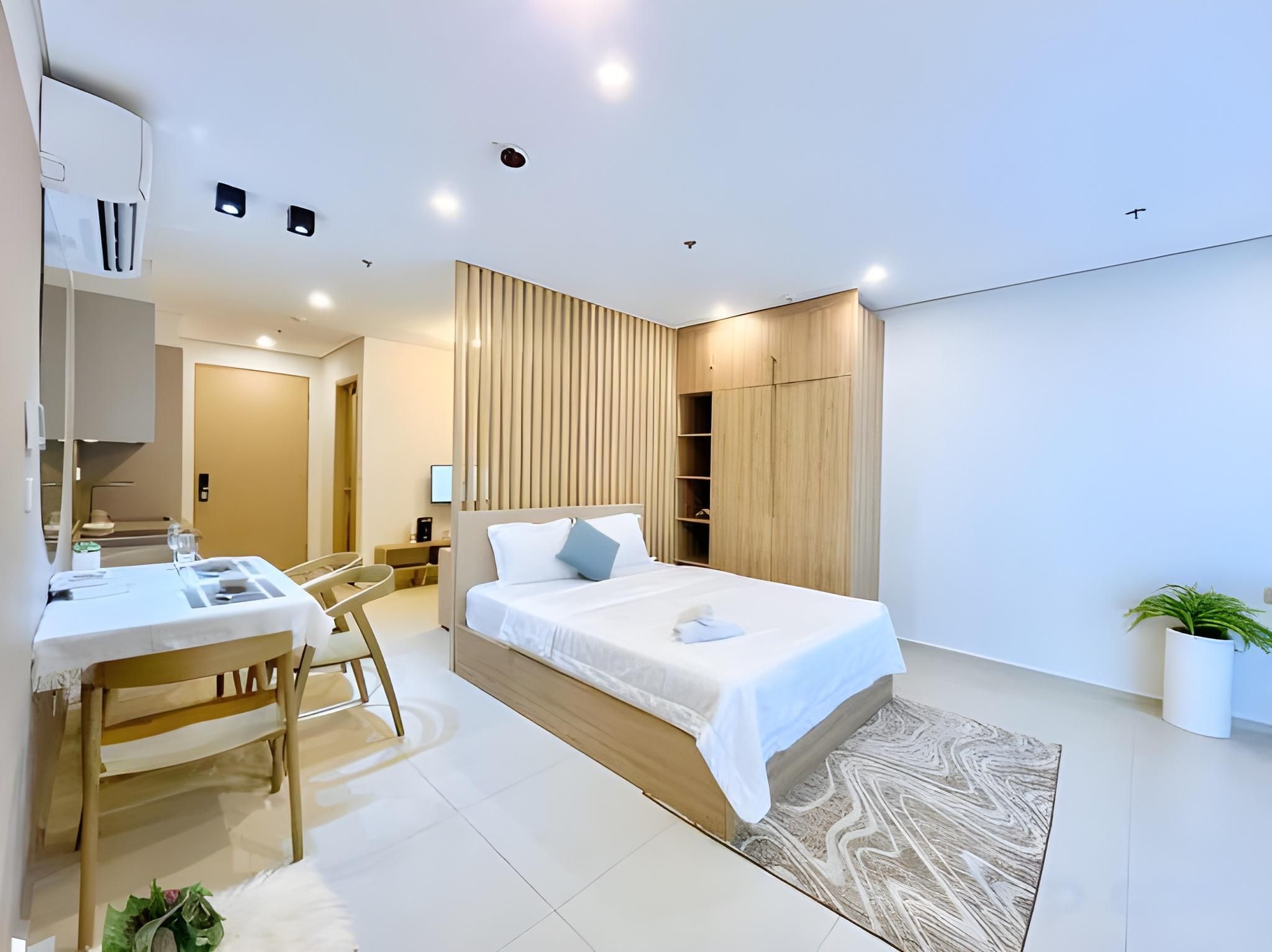 One-Bedroom Apartment with Balcony