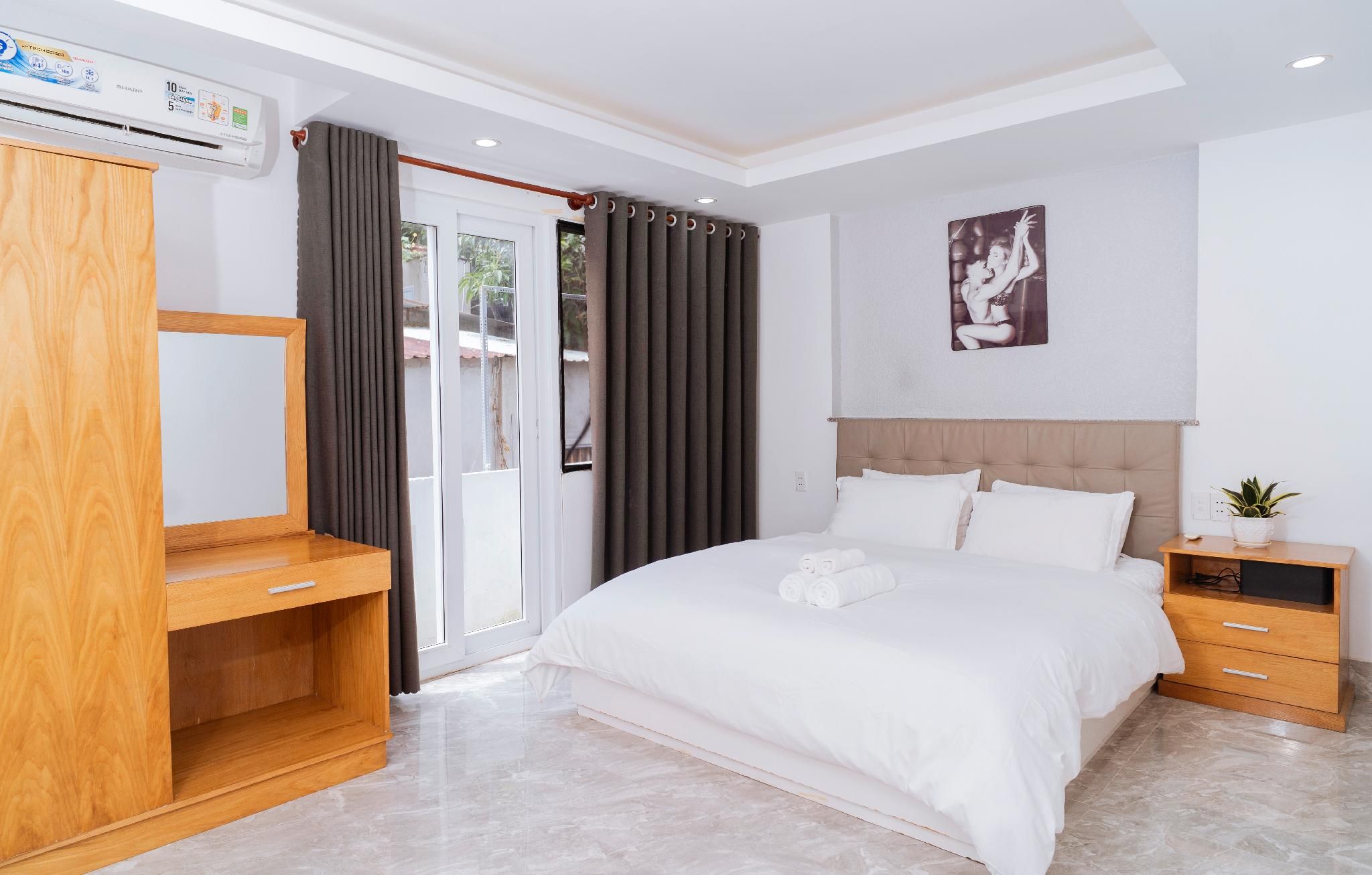 Mountain View Room with King Bed