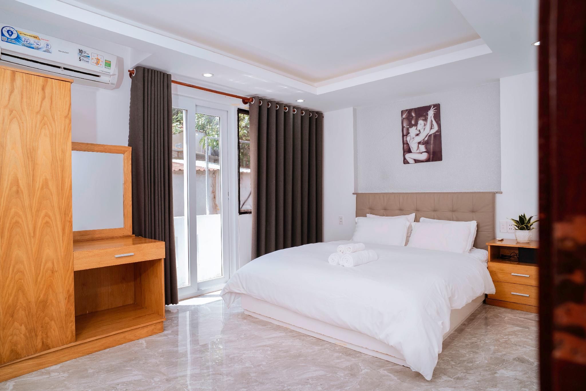 One Bedroom Deluxe Mountain View