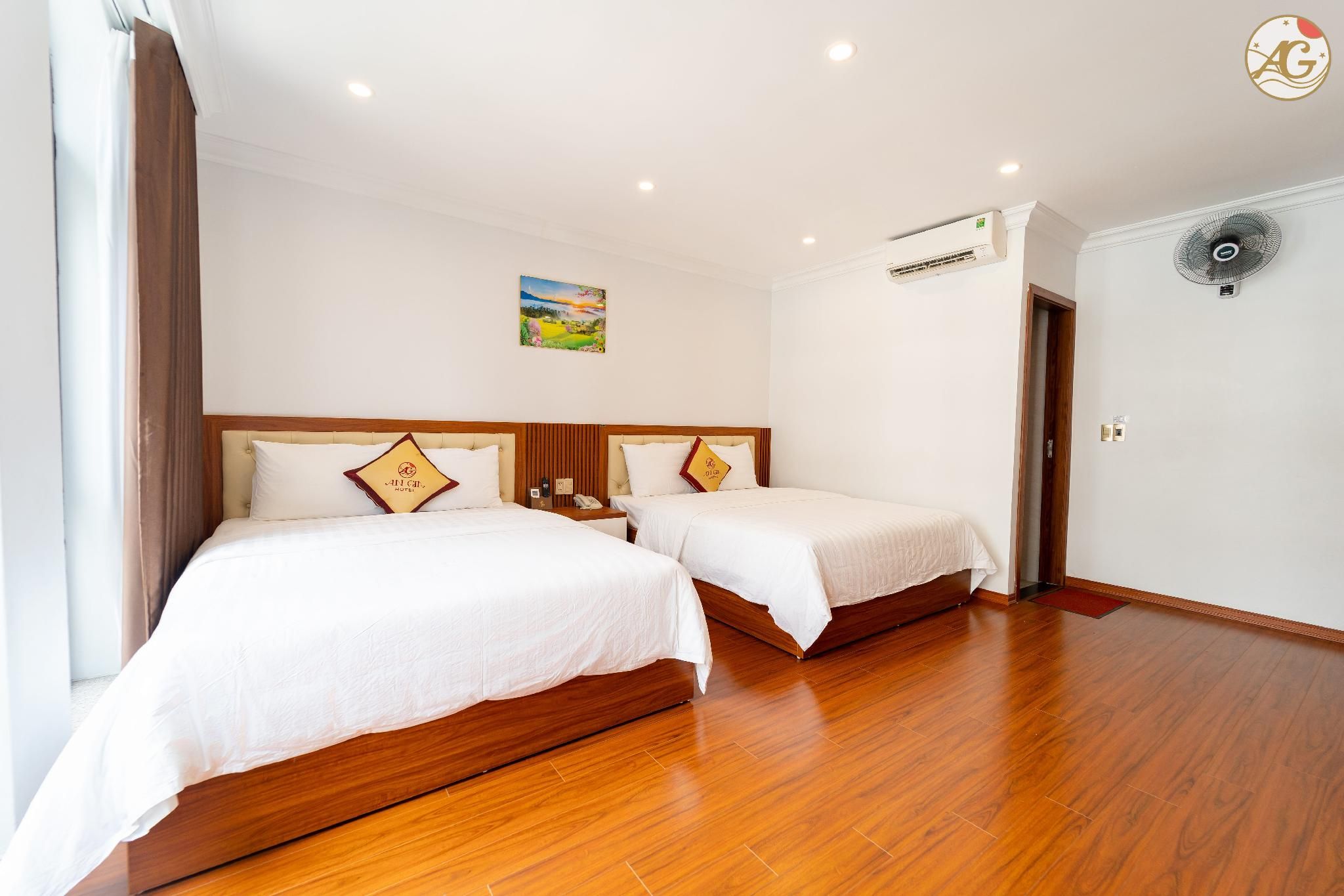 Twin Room with Window