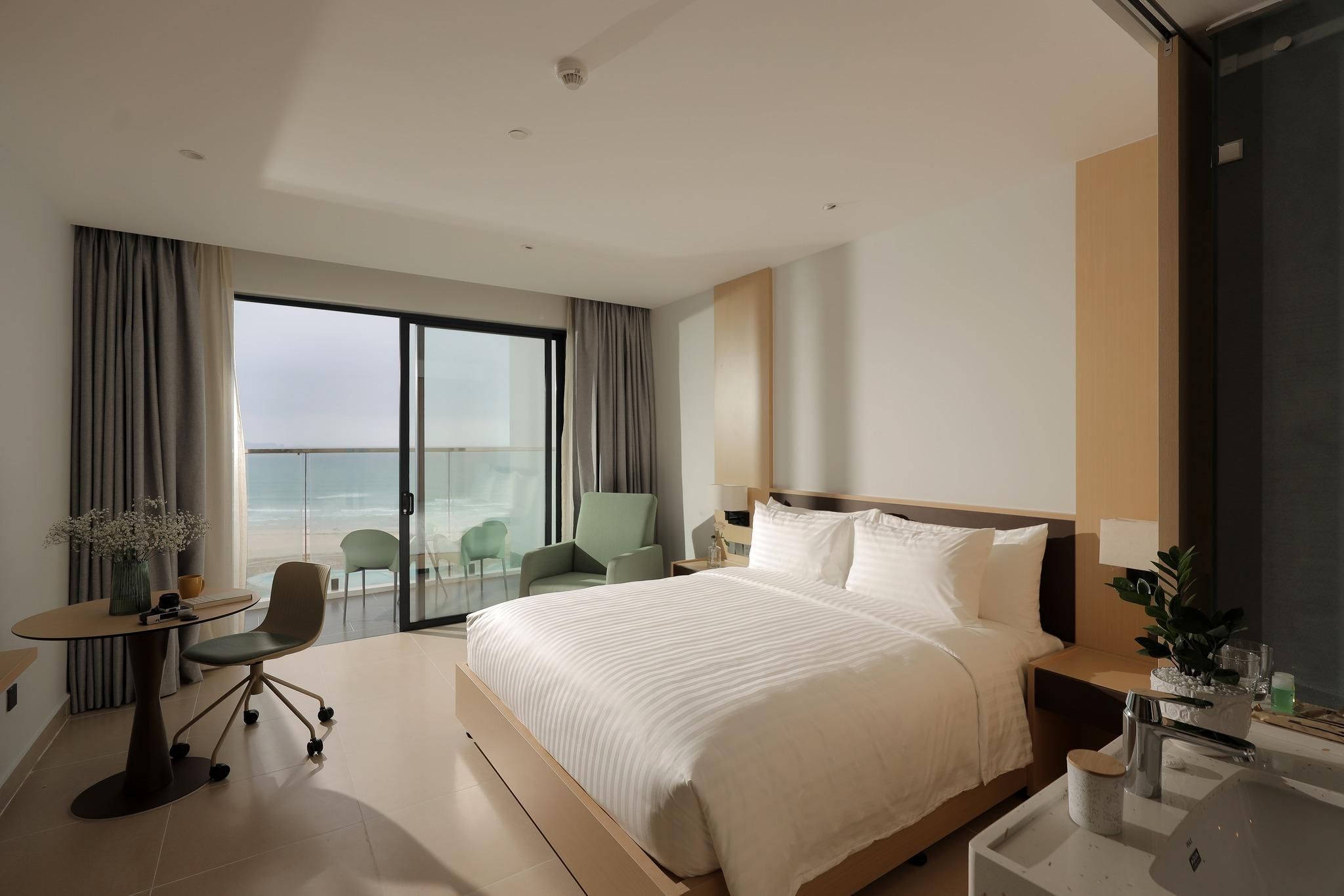 Avina Resort Cam Ranh Deluxe City View 2